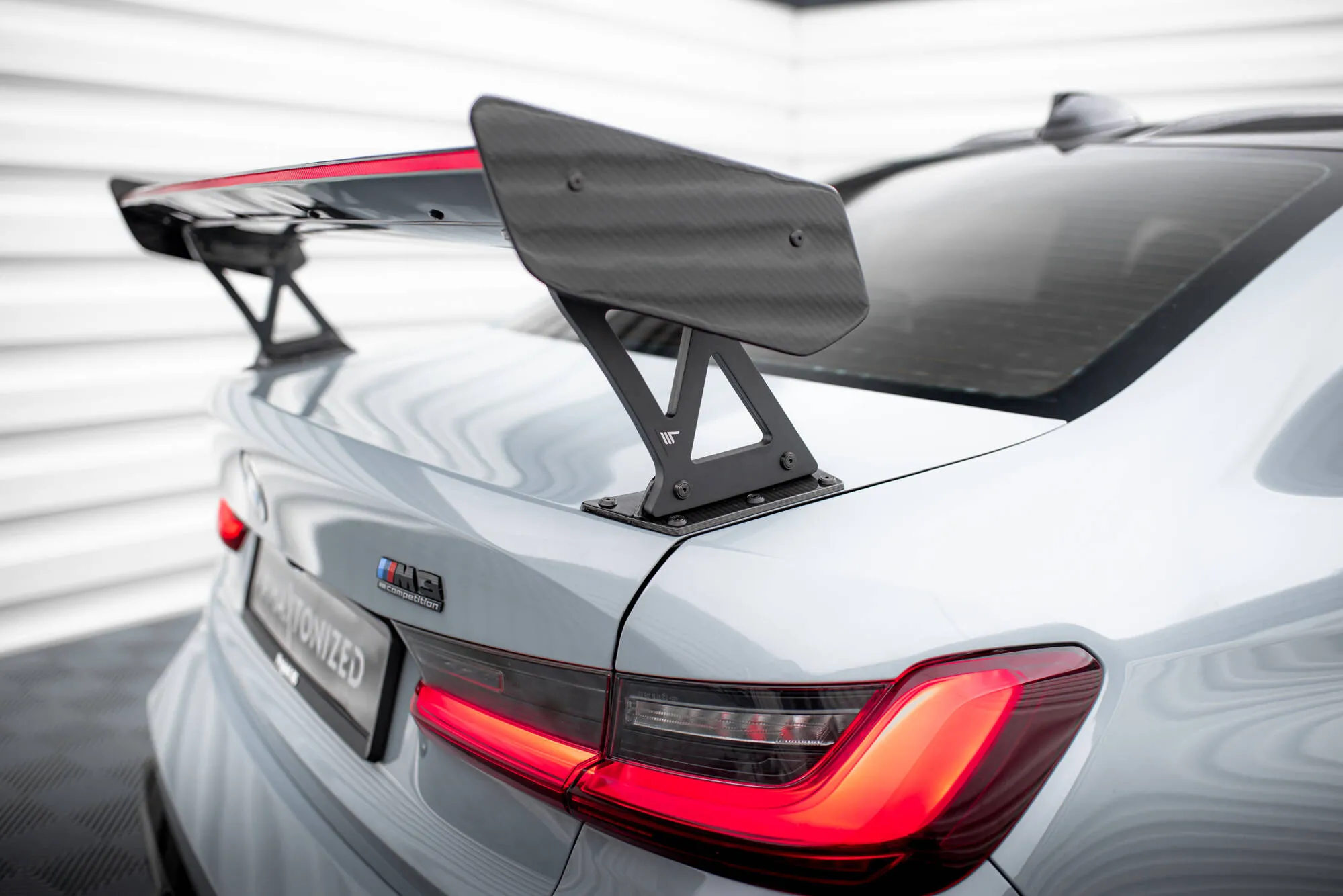 Hekkspoiler med ytre bøyler med LED BMW M3 (G80) 2021-2026 | Carbon Fiber Edition – bilde 10