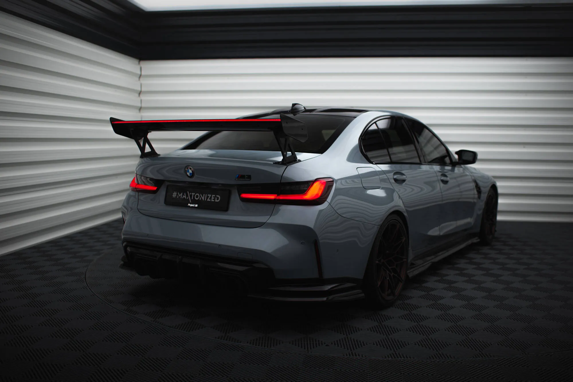 Hekkspoiler med ytre bøyler med LED BMW M3 (G80) 2021-2026 | Carbon Fiber Edition – bilde 2