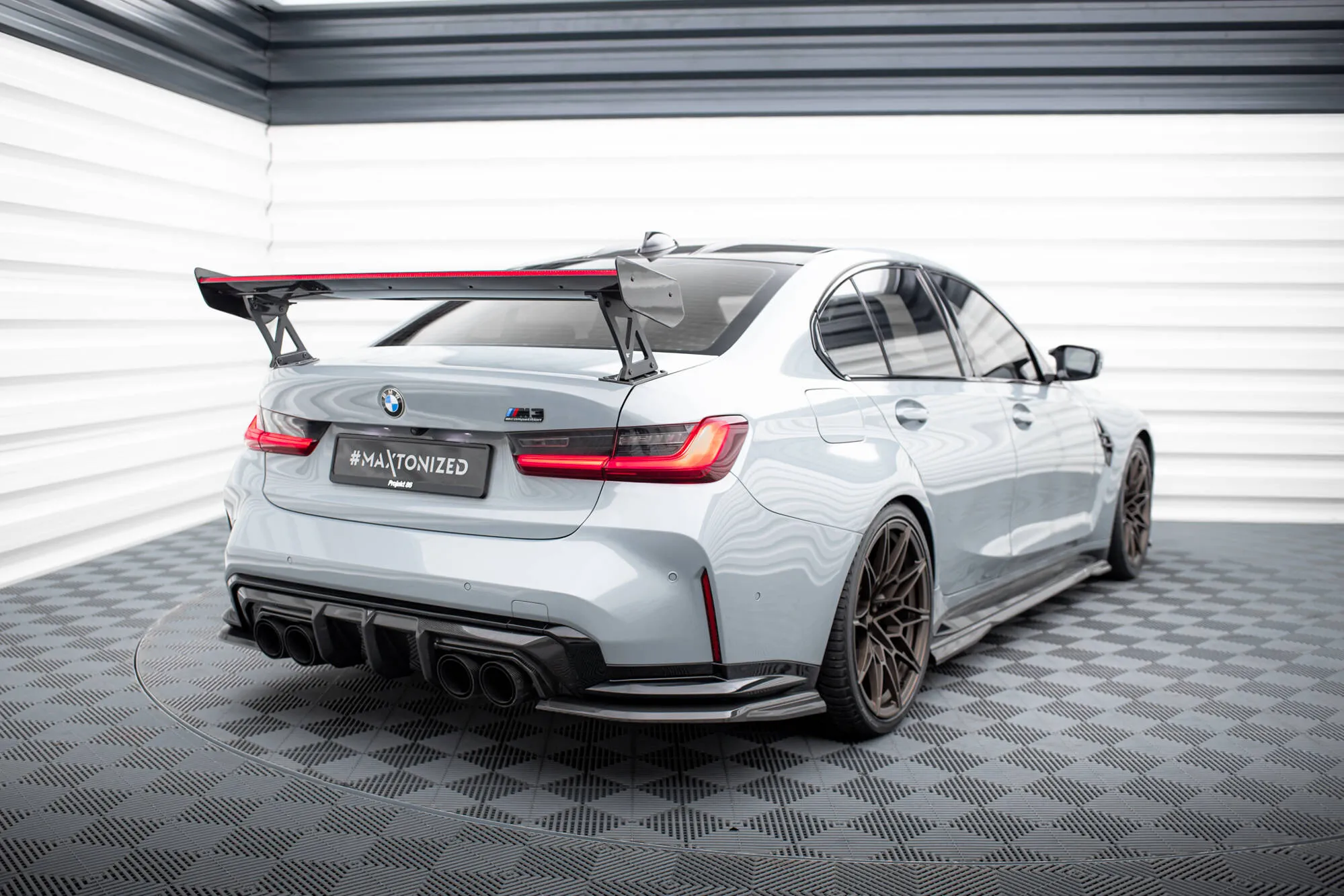Hekkspoiler med ytre bøyler med LED BMW M3 (G80) 2021-2026 | Carbon Fiber Edition – bilde 6
