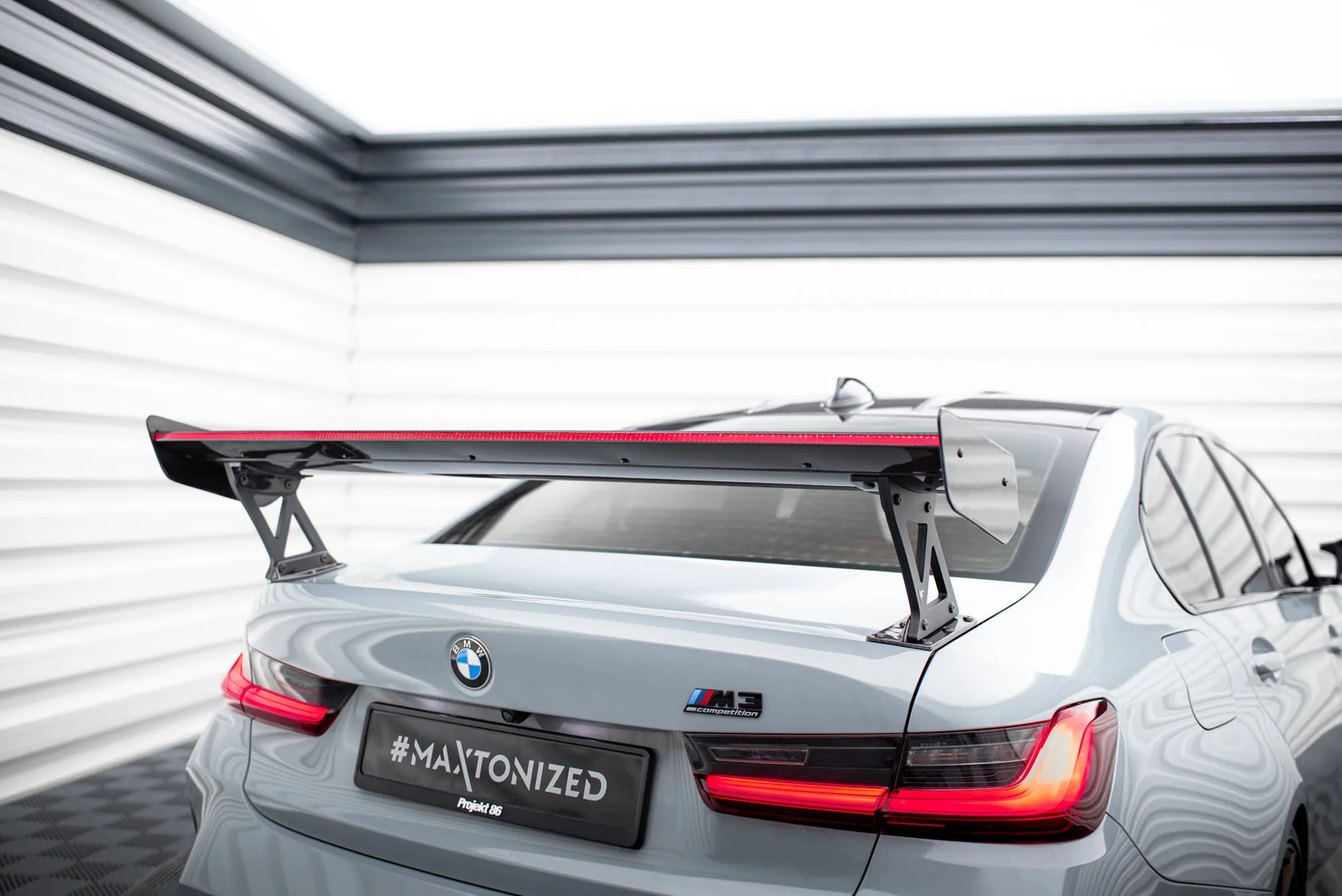 Hekkspoiler med ytre bøyler med LED BMW M3 (G80) 2021-2026 | Carbon Fiber Edition – bilde 7