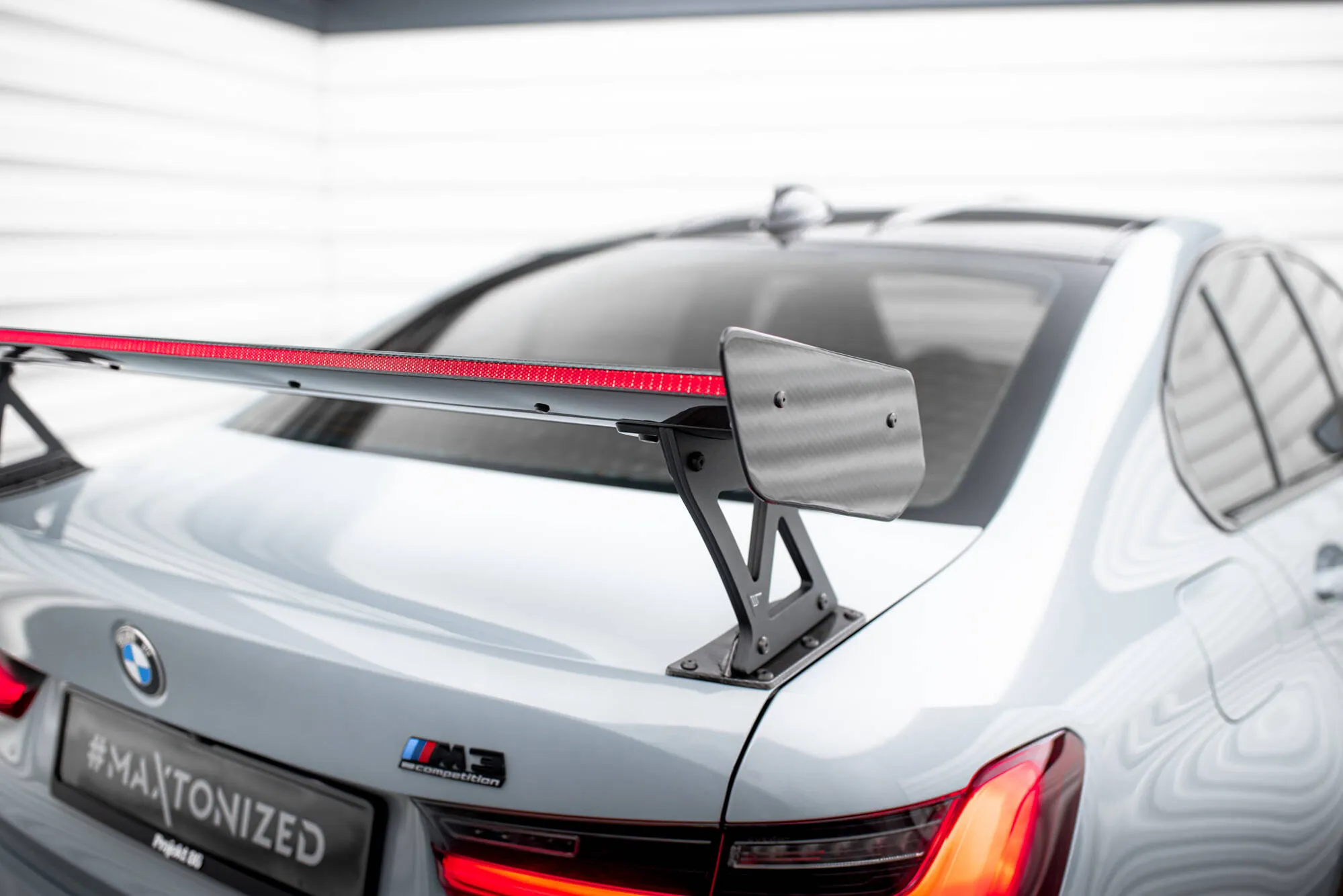 Hekkspoiler med ytre bøyler med LED BMW M3 (G80) 2021-2026 | Carbon Fiber Edition – bilde 8