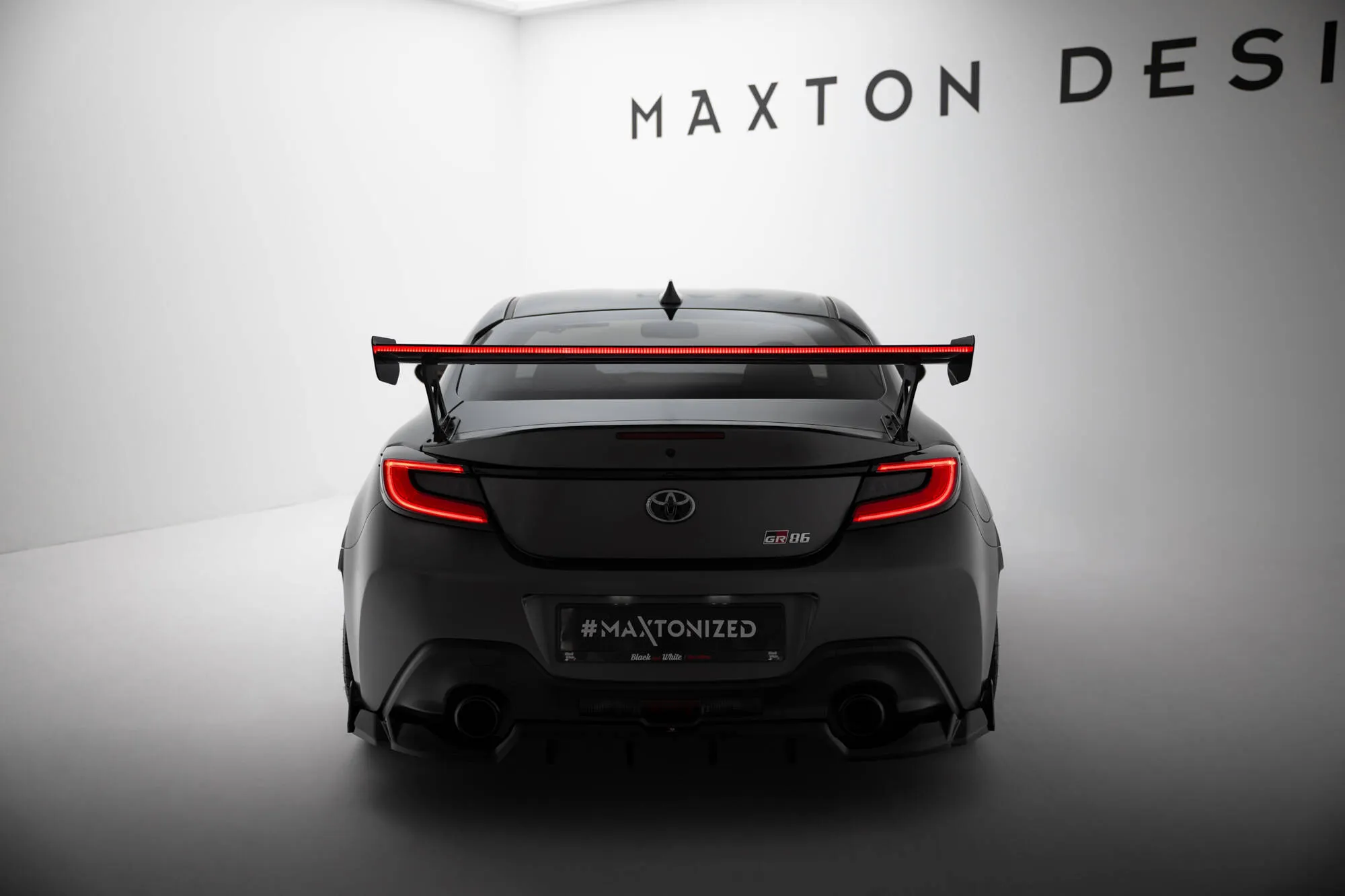 Hekkspoiler med ytre bøyler med LED Toyota GR86 (Mk1) 2021 - 2026 | Carbon Fiber Edition