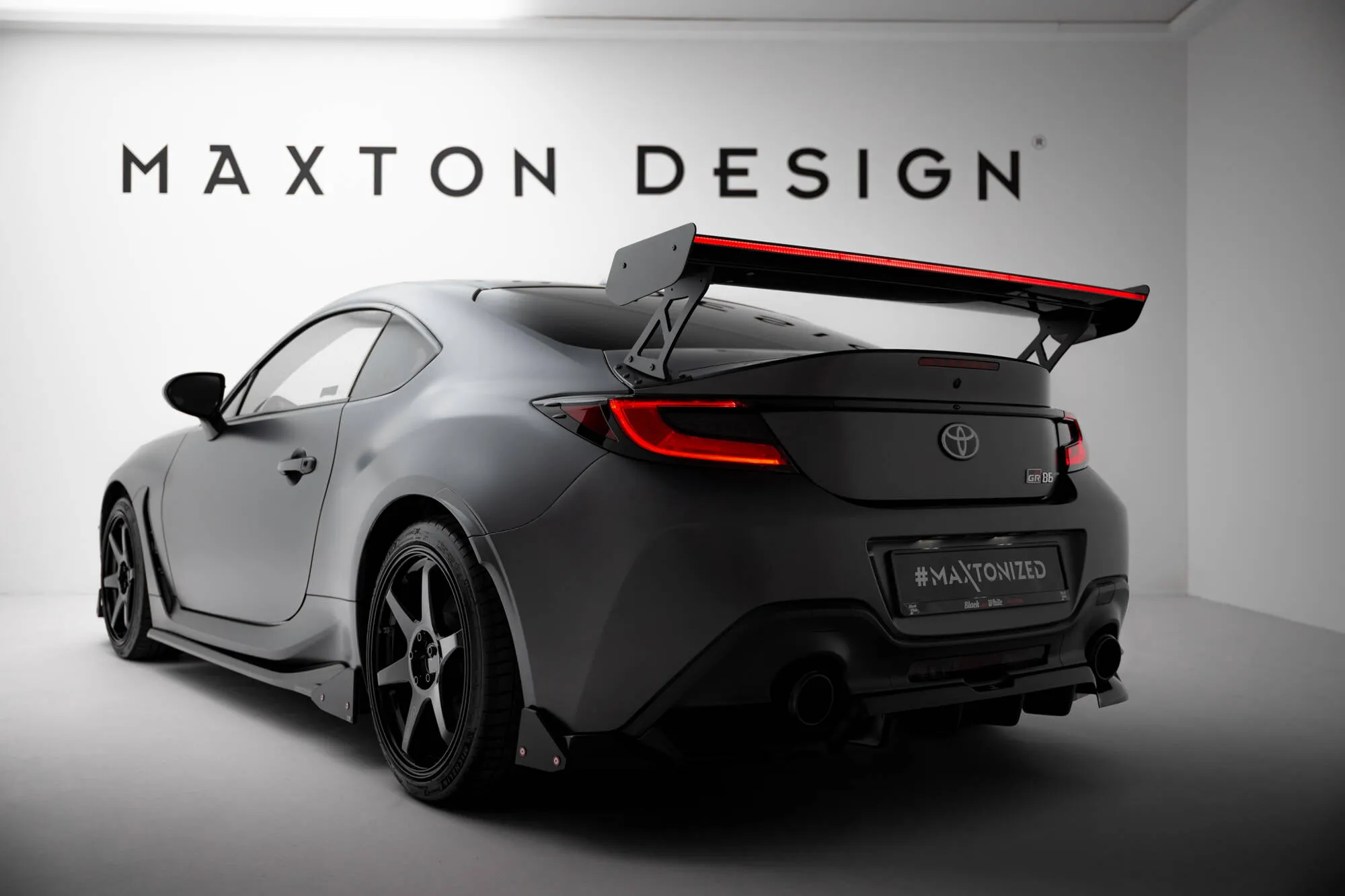 Hekkspoiler med ytre bøyler med LED Toyota GR86 (Mk1) 2021 - 2026 | Carbon Fiber Edition – bilde 2