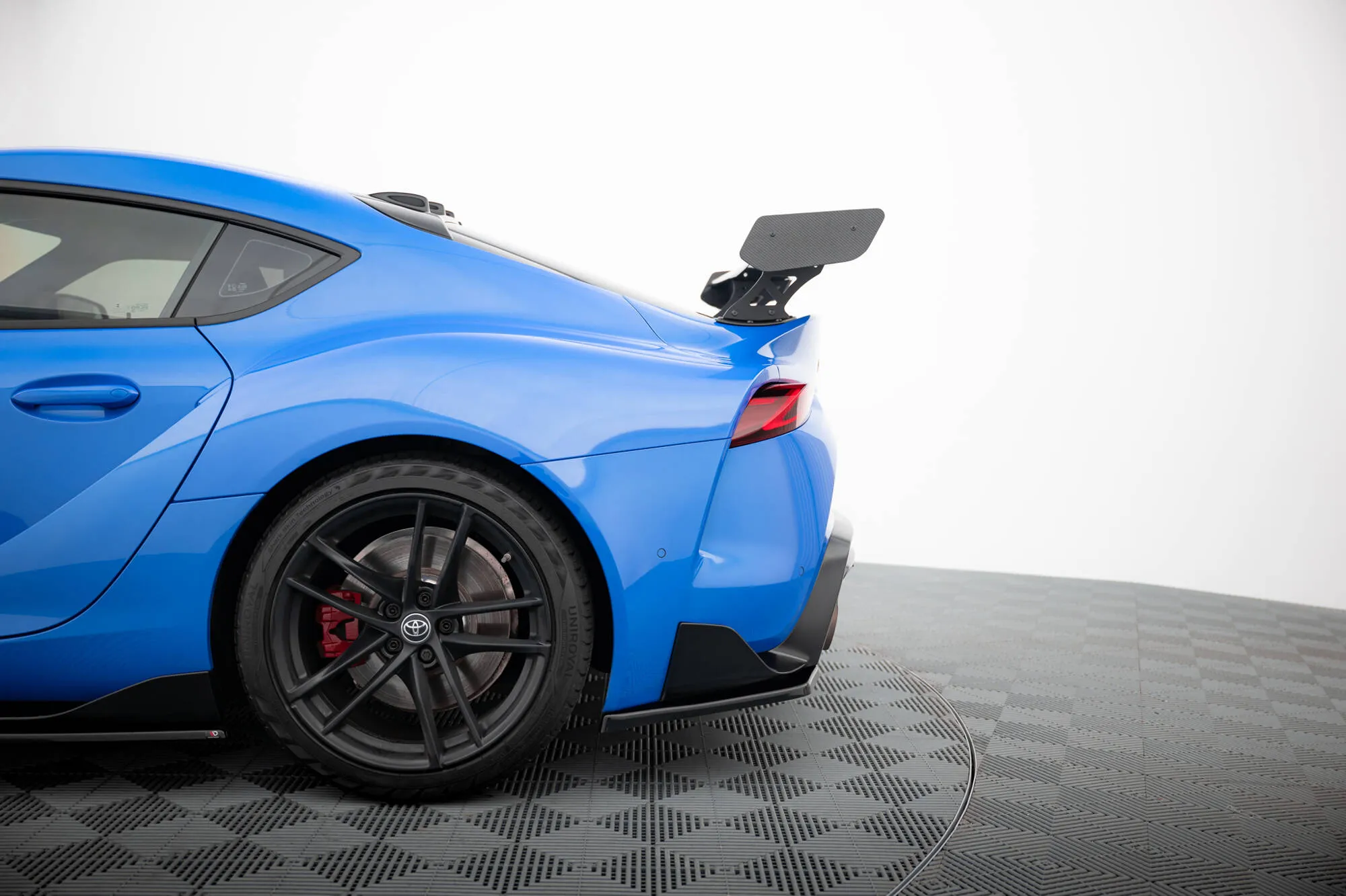 Hekkspoiler med ytre bøyler med LED Toyota Supra V 2019 -> | Carbon Fiber Edition – bilde 13