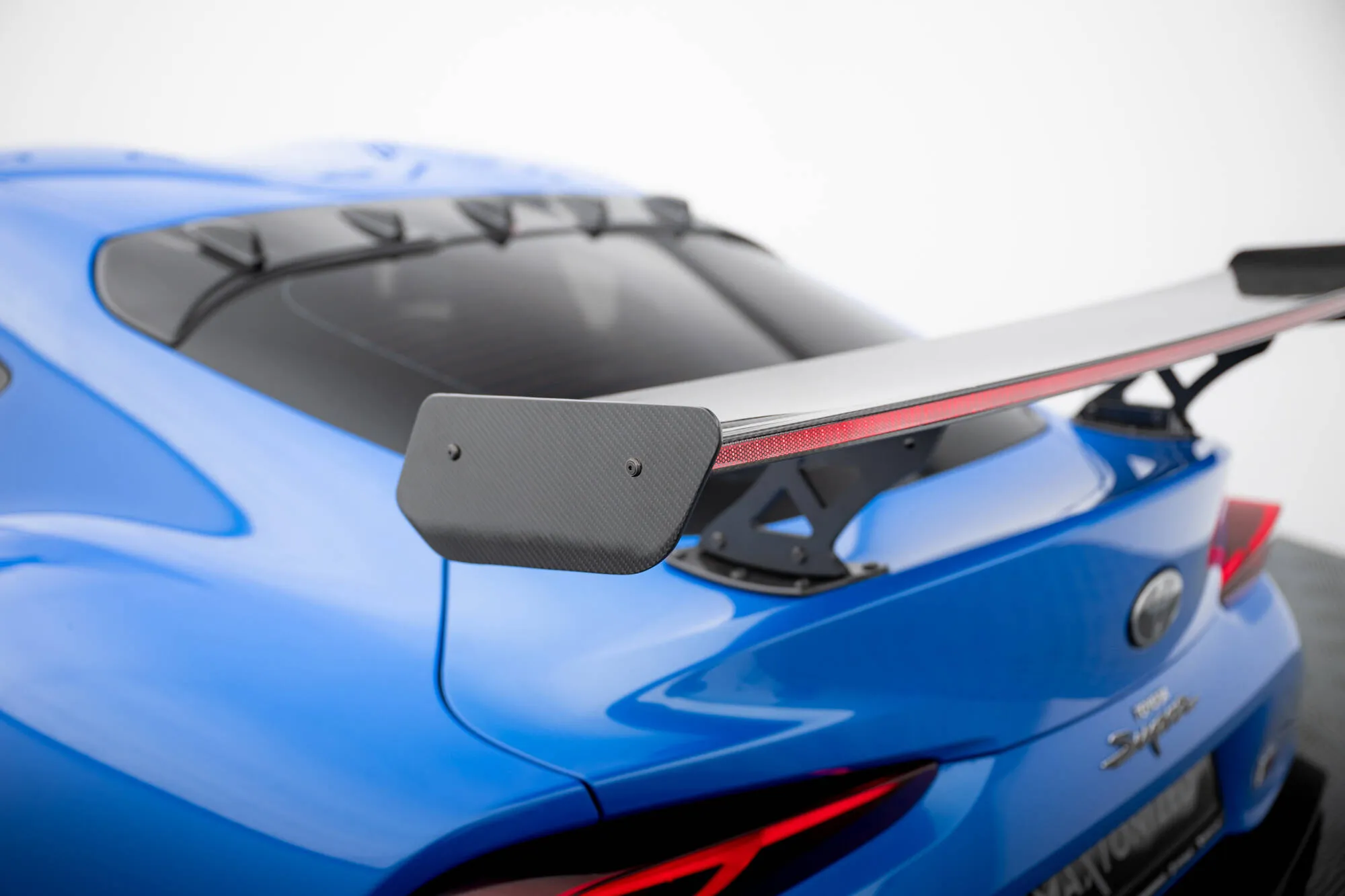 Hekkspoiler med ytre bøyler med LED Toyota Supra V 2019 -> | Carbon Fiber Edition – bilde 15