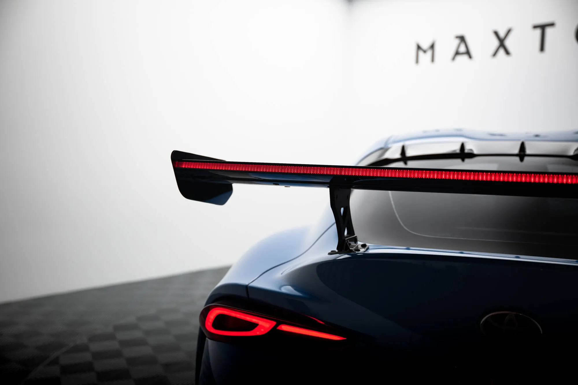 Hekkspoiler med ytre bøyler med LED Toyota Supra V 2019 -> | Carbon Fiber Edition – bilde 4