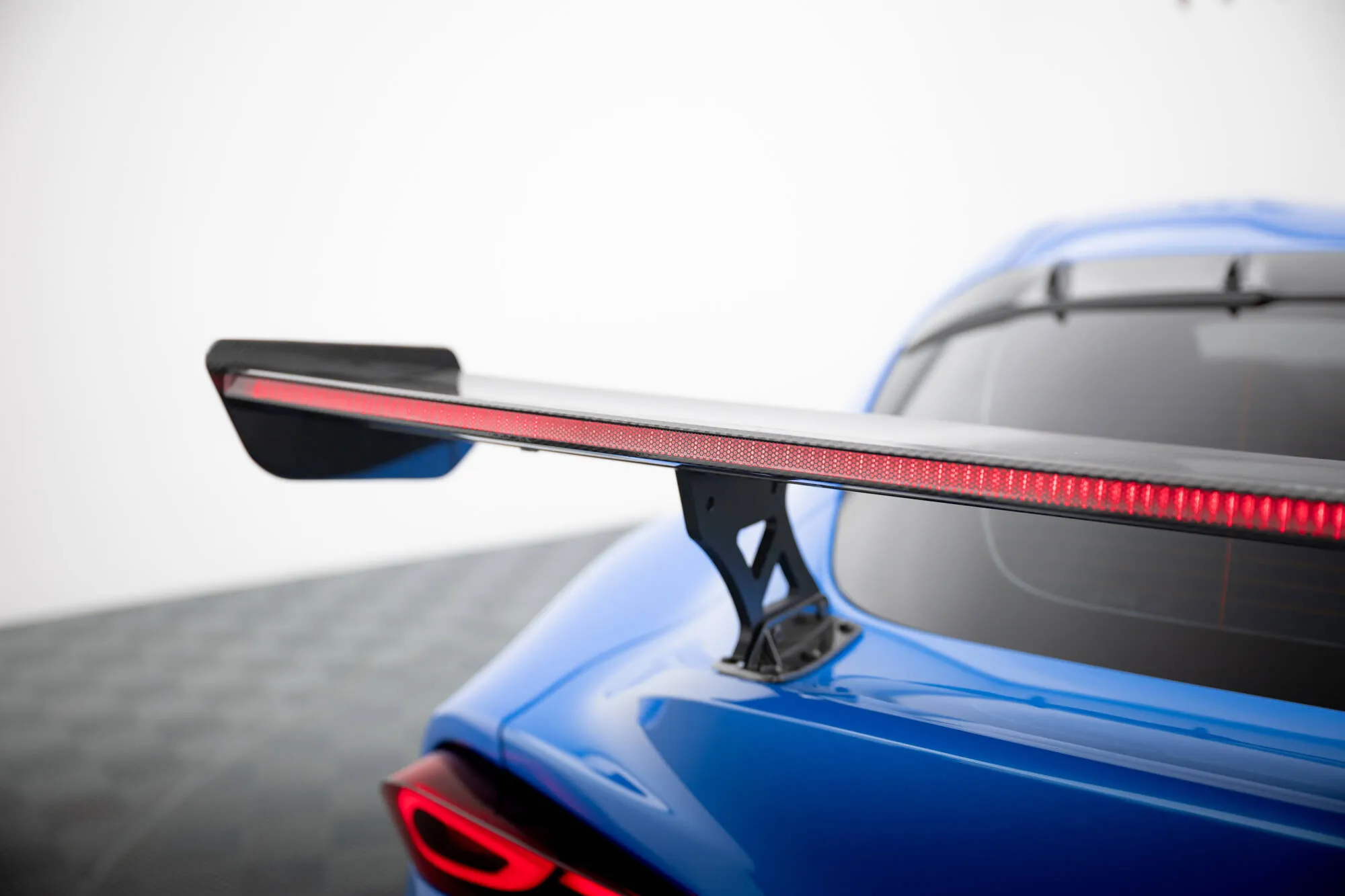 Hekkspoiler med ytre bøyler med LED Toyota Supra V 2019 -> | Carbon Fiber Edition – bilde 5