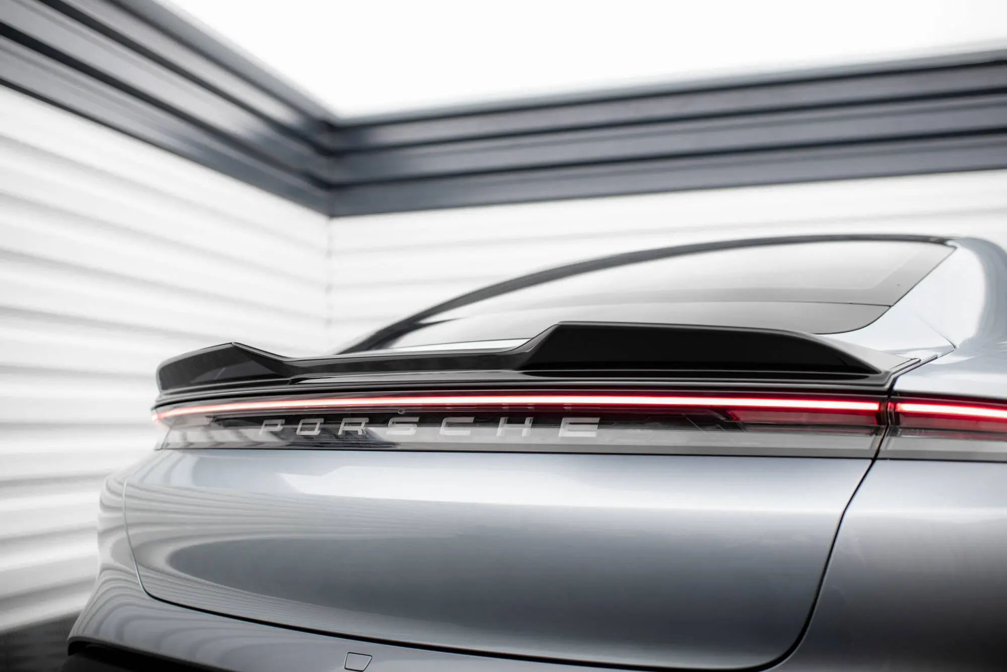 Hekkspoiler Porsche Taycan 2019 -> | Black Edition – bilde 3