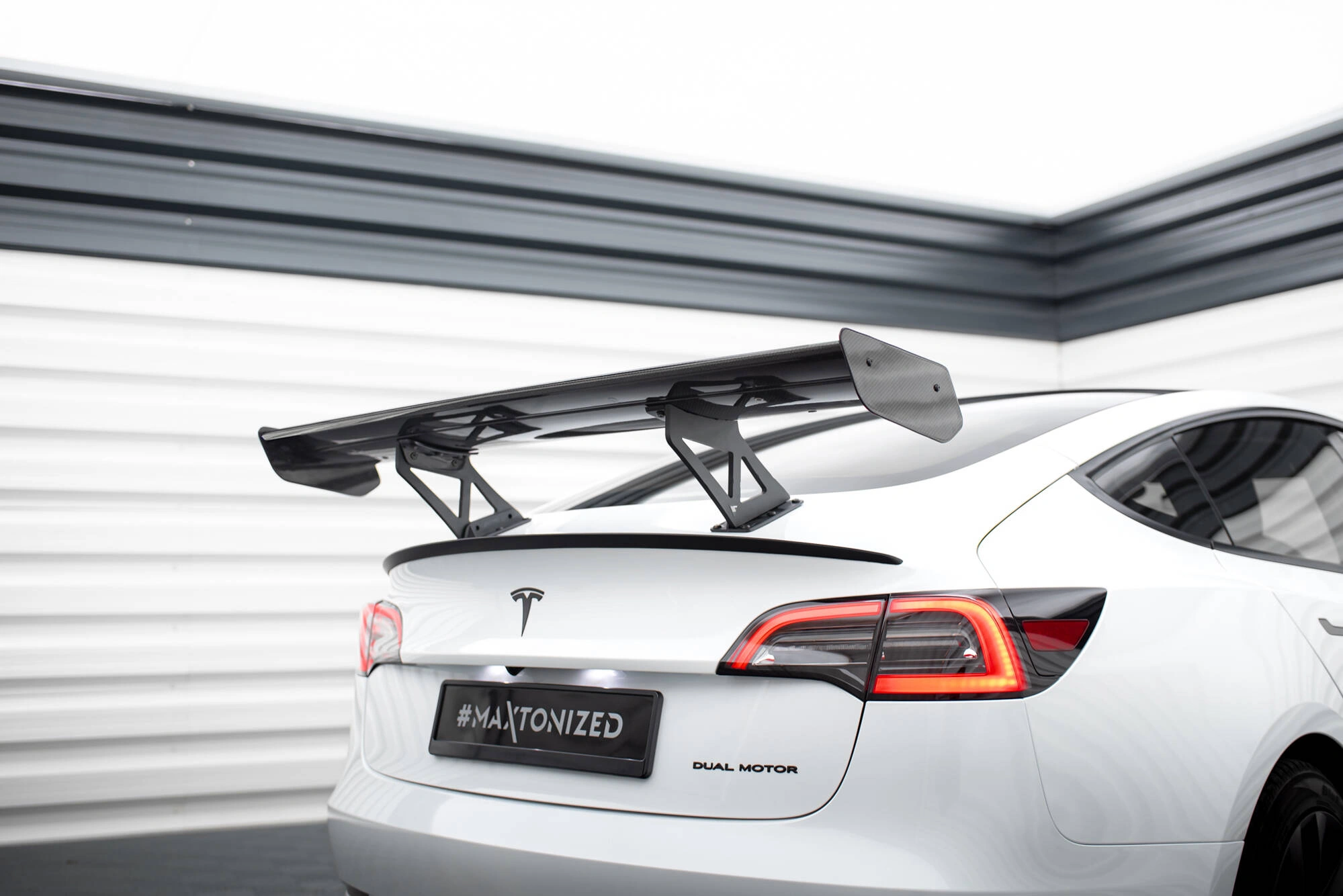 Hekkspoiler Tesla Model 3 2017 -> │ Carbon High Wing Trunk Spoiler – bilde 10
