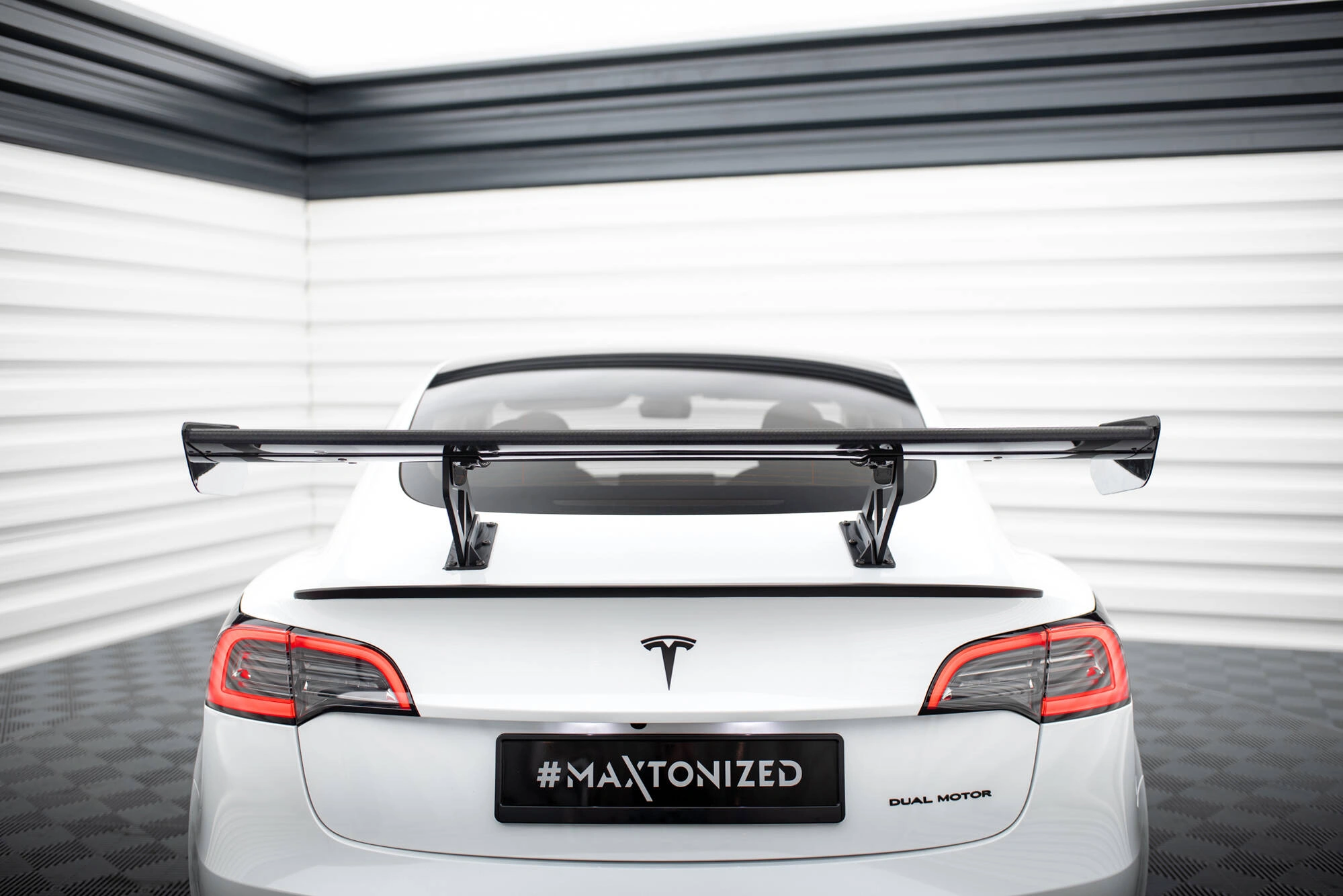 Hekkspoiler Tesla Model 3 2017 -> │ Carbon High Wing Trunk Spoiler – bilde 11
