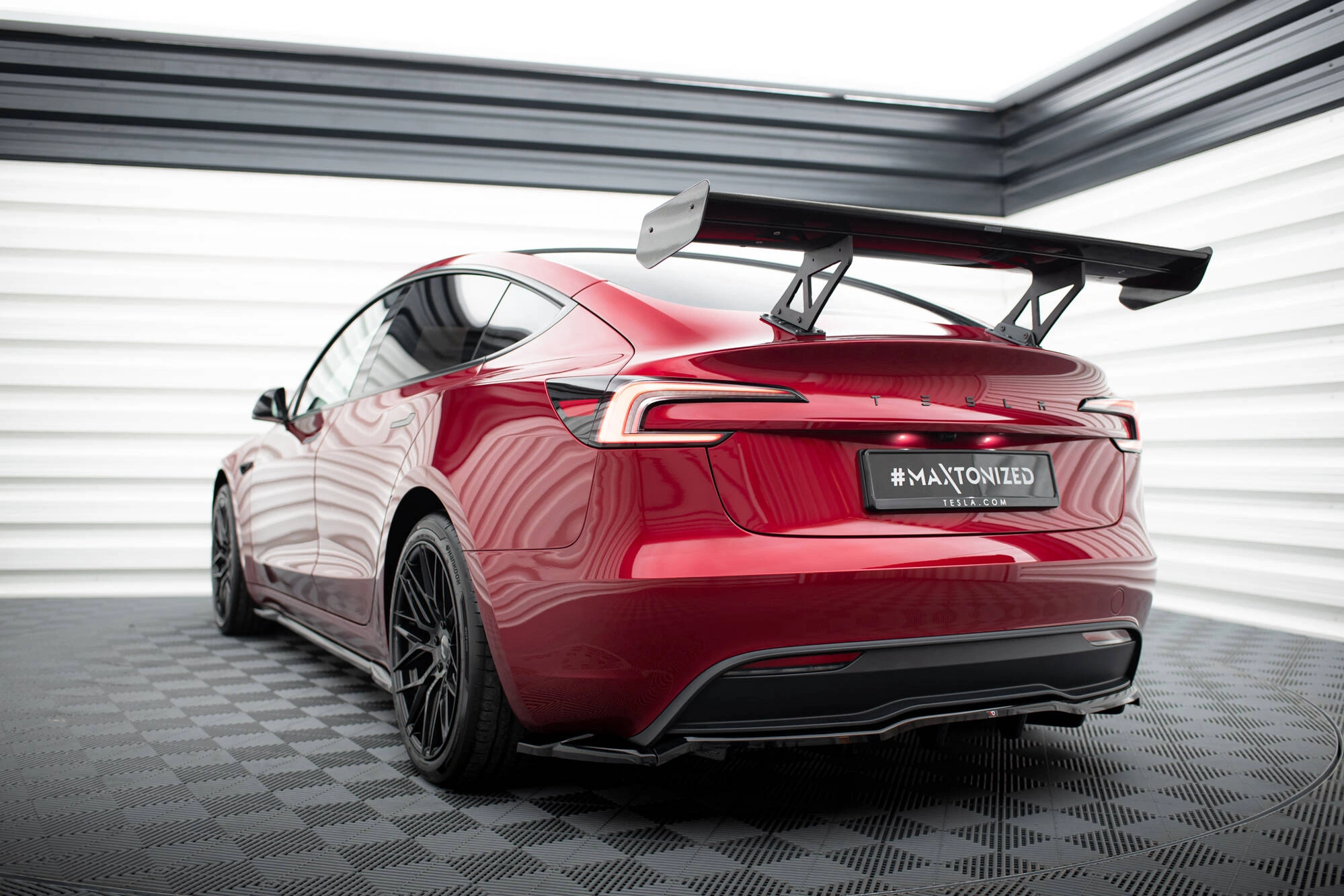 Hekkspoiler Tesla Model 3 2017 -> │ Carbon High Wing Trunk Spoiler – bilde 3