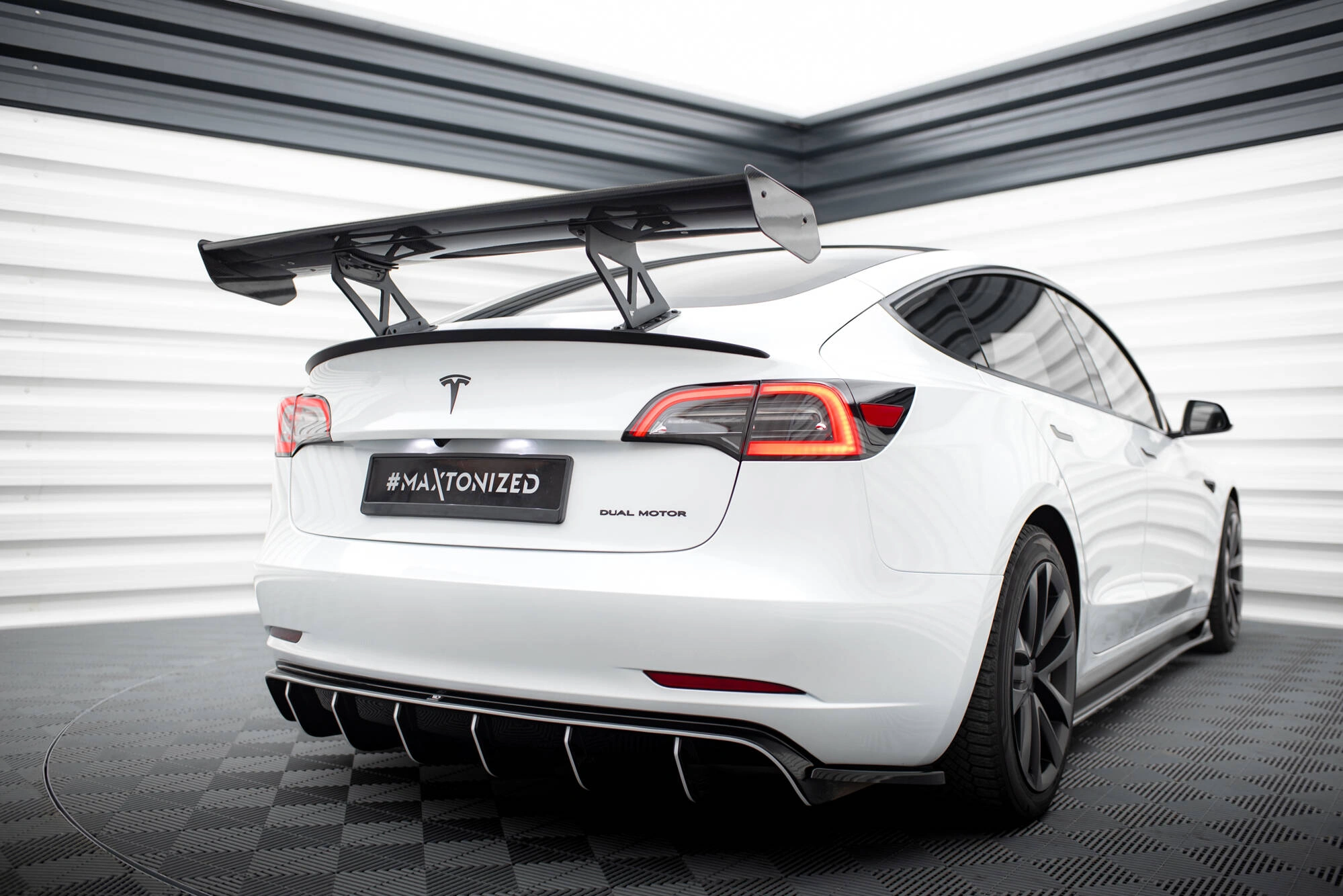 Hekkspoiler Tesla Model 3 2017 -> │ Carbon High Wing Trunk Spoiler – bilde 7