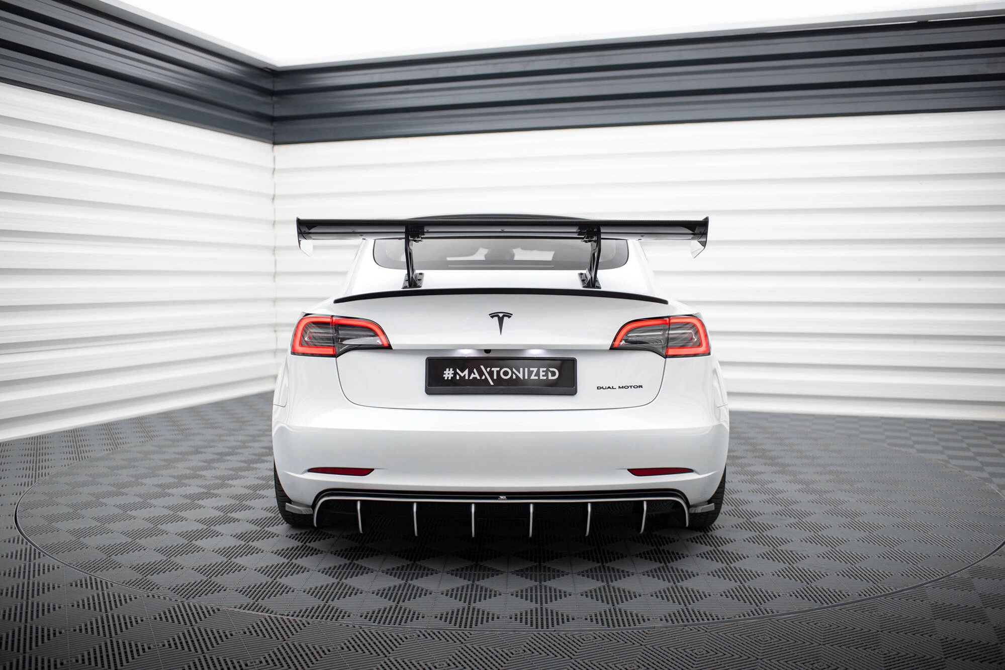 Hekkspoiler Tesla Model 3 2017 -> │ Carbon High Wing Trunk Spoiler – bilde 8