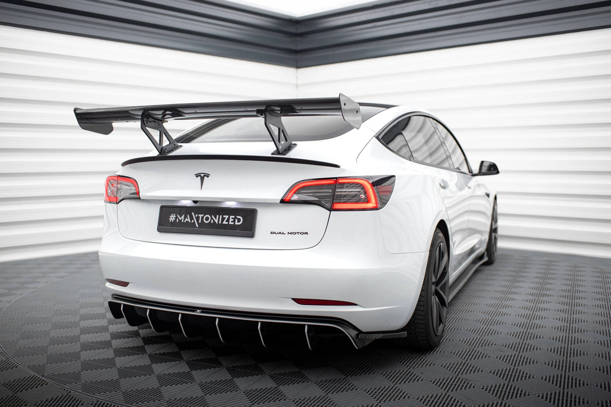 Hekkspoiler Tesla Model 3 2017 -> │ Carbon High Wing Trunk Spoiler – bilde 9