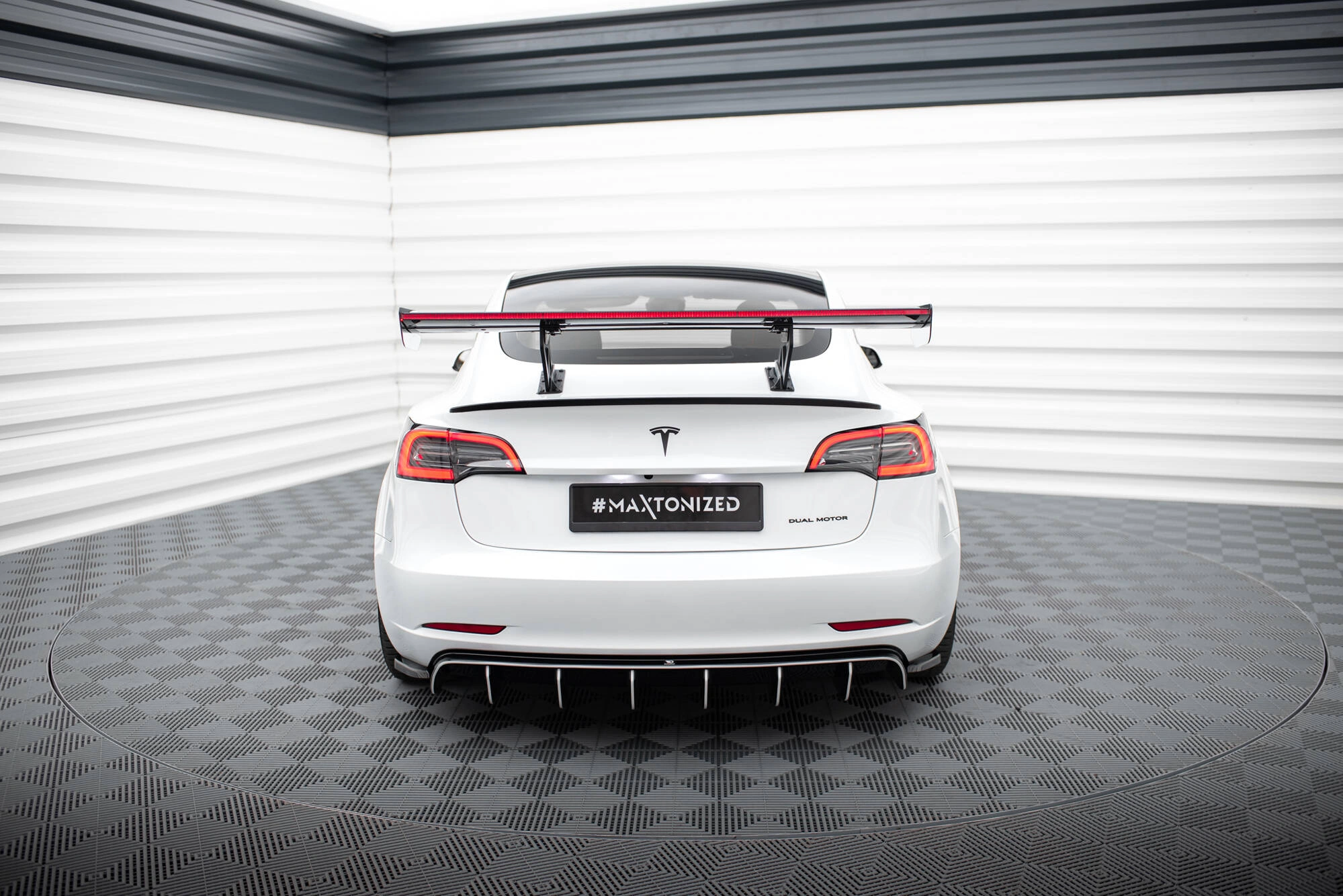 Hekkspoiler Tesla Model 3 2017 -> │ med LED - Carbon Glowing High Wing Trunk Spoiler – bilde 10