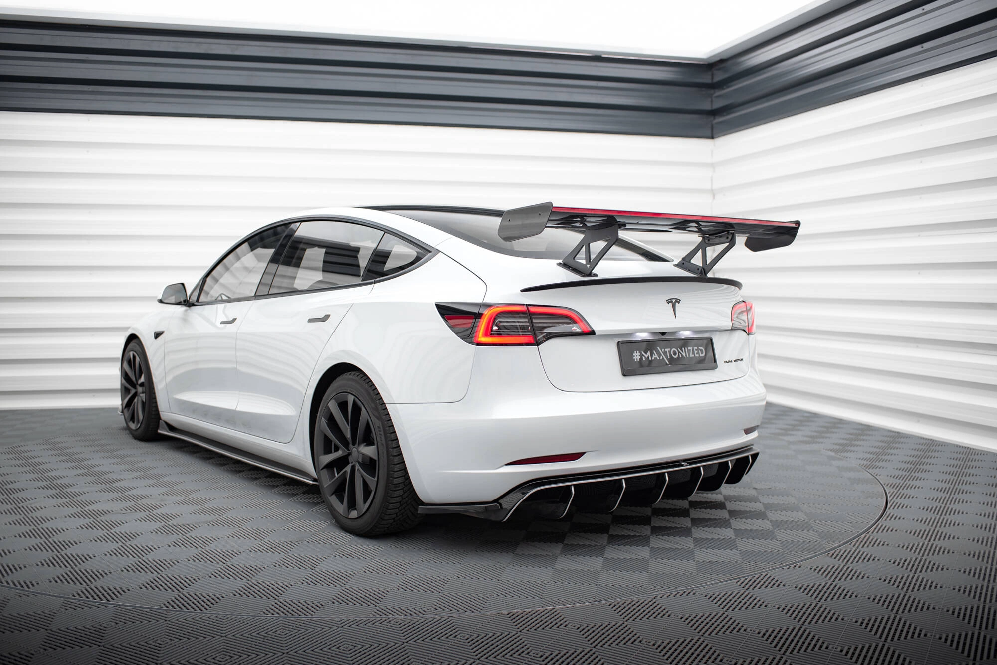 Hekkspoiler Tesla Model 3 2017 -> │ med LED - Carbon Glowing High Wing Trunk Spoiler – bilde 11