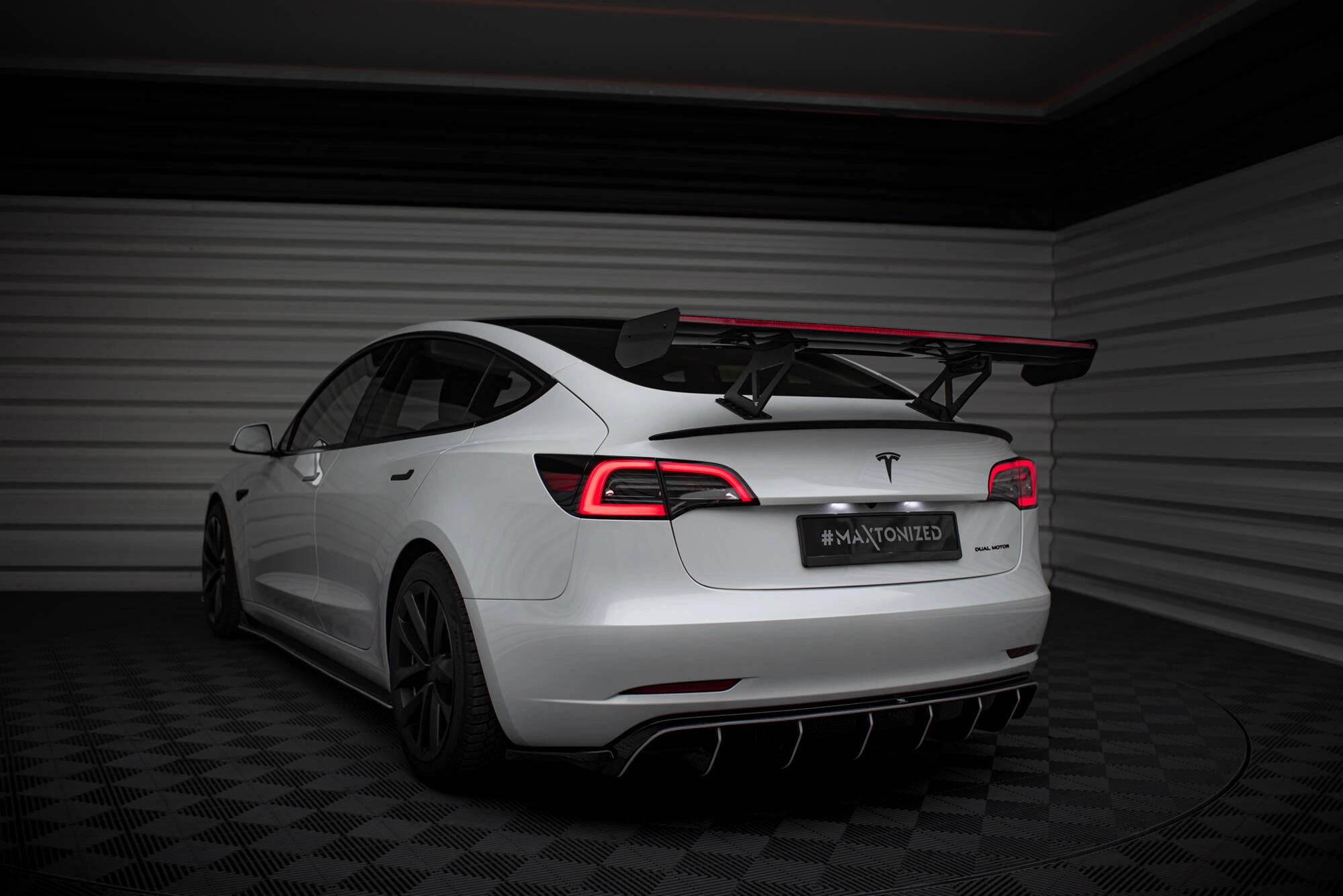 Hekkspoiler Tesla Model 3 2017 -> │ med LED - Carbon Glowing High Wing Trunk Spoiler – bilde 14