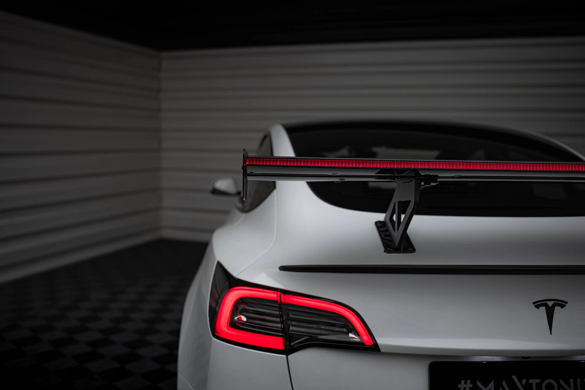 Hekkspoiler Tesla Model 3 2017 -> │ med LED - Carbon Glowing High Wing Trunk Spoiler – bilde 16