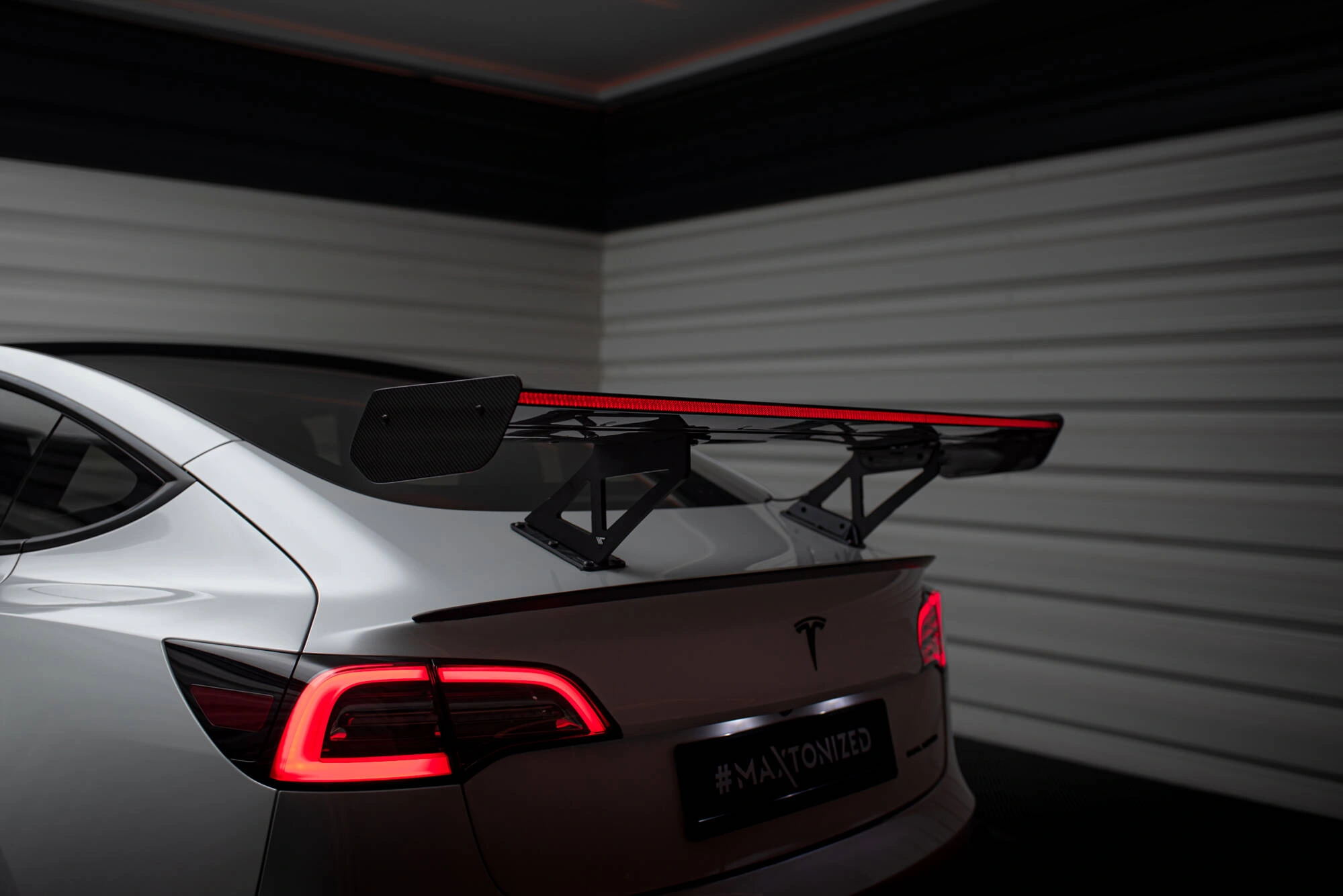Hekkspoiler Tesla Model 3 2017 -> │ med LED - Carbon Glowing High Wing Trunk Spoiler – bilde 9