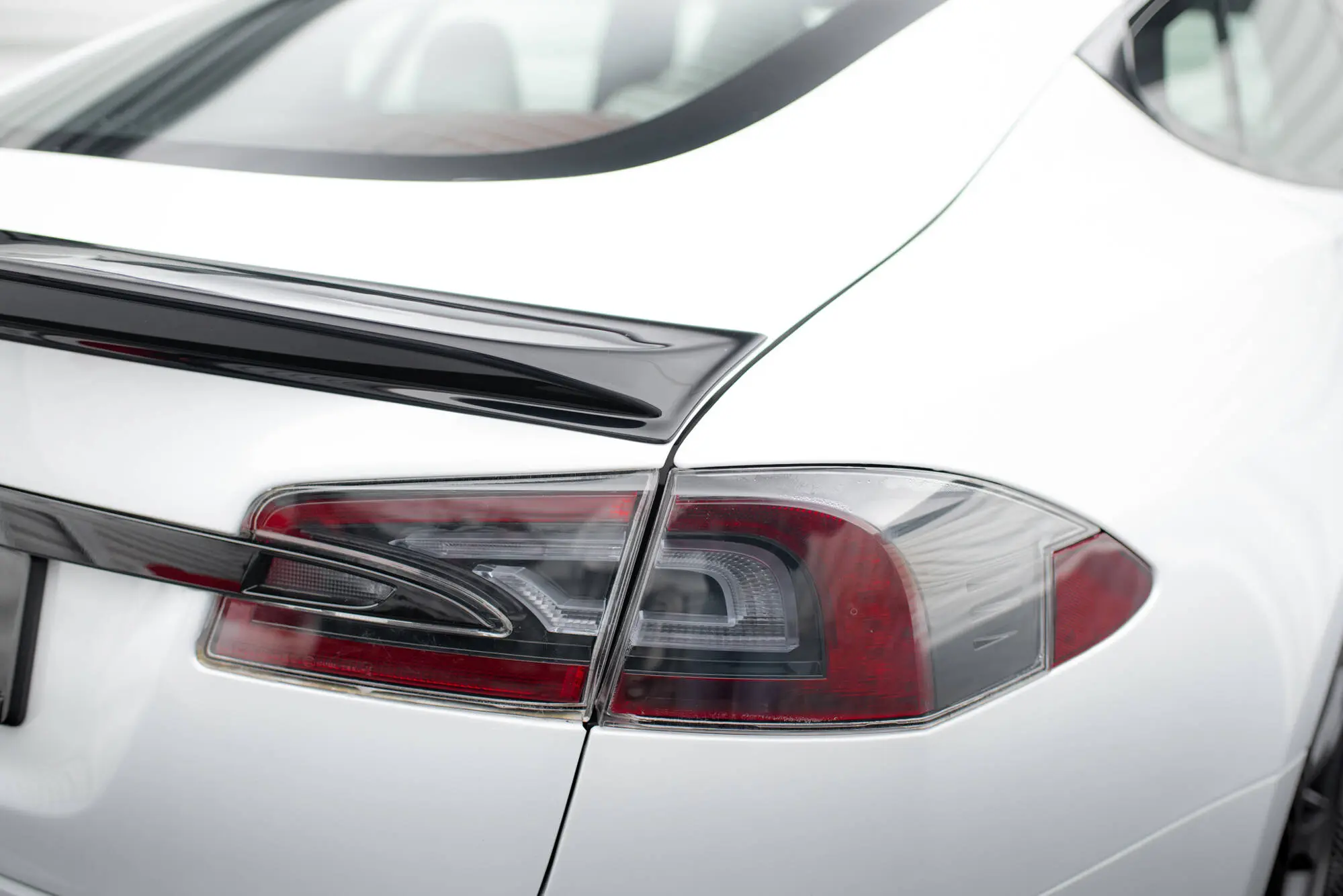 Hekkspoiler Tesla Model S Plaid 2021 -> │ Black Edition – bilde 4