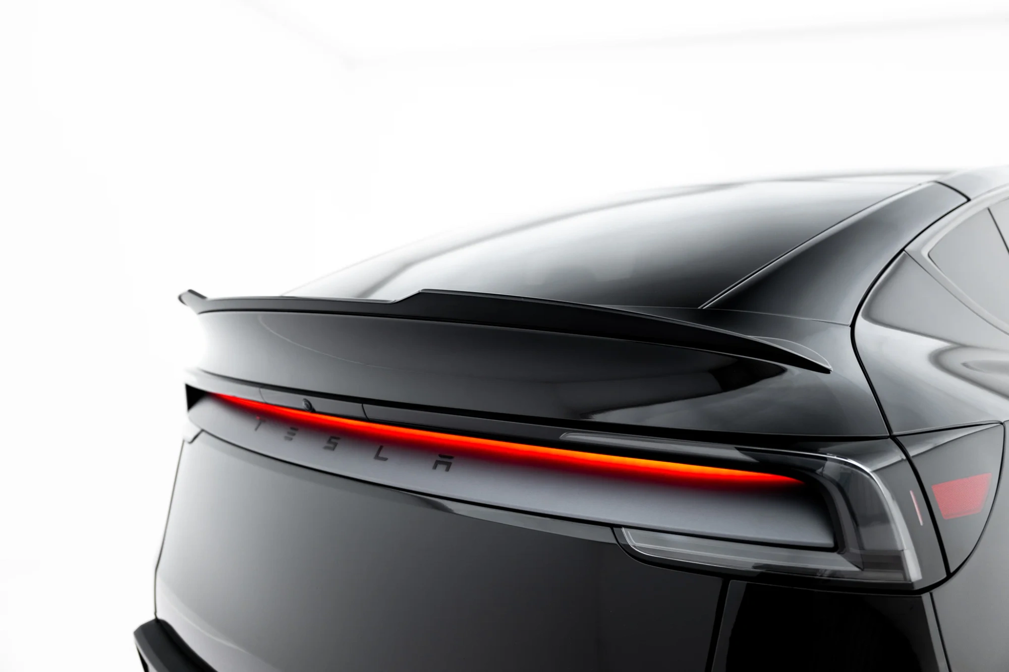 Hekkspoiler Tesla Model Y Juniper 2025 -> – bilde 2