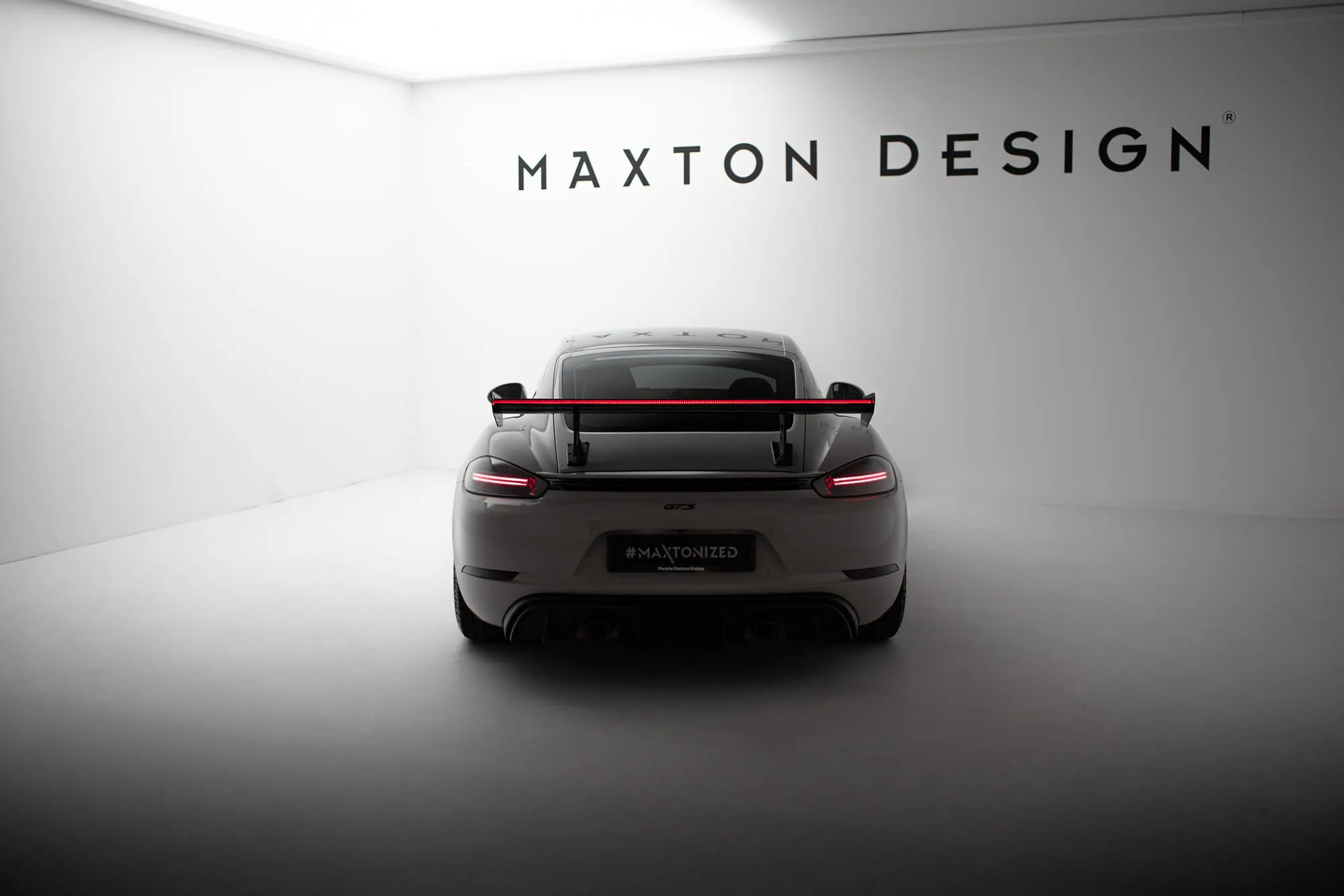 Hekkspoiler V.1 med indre bøyler med LED Porsche Cayman 2016 - 2026 | Carbon Fiber Edition – bilde 2