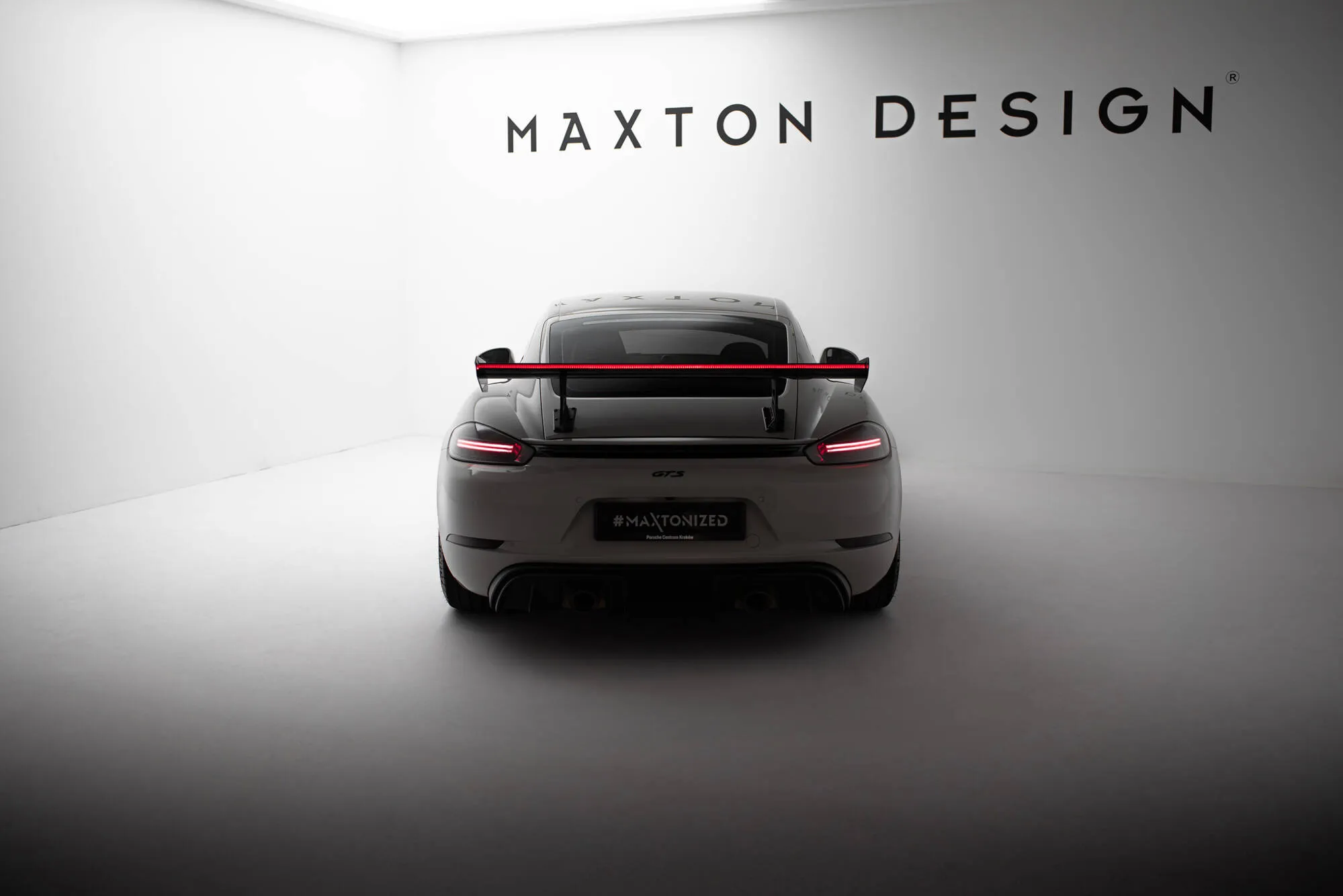 Hekkspoiler V.1 med indre bøyler med LED Porsche Cayman 2016 - 2026 | Carbon Fiber Edition – bilde 4