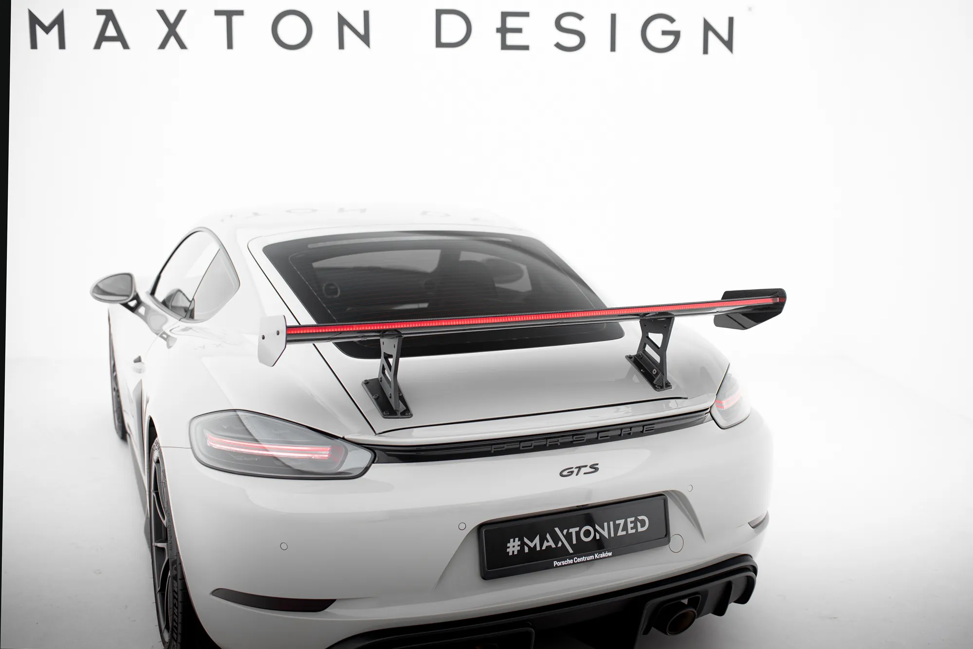 Hekkspoiler V.1 med indre bøyler med LED Porsche Cayman 2016 - 2026 | Carbon Fiber Edition – bilde 7
