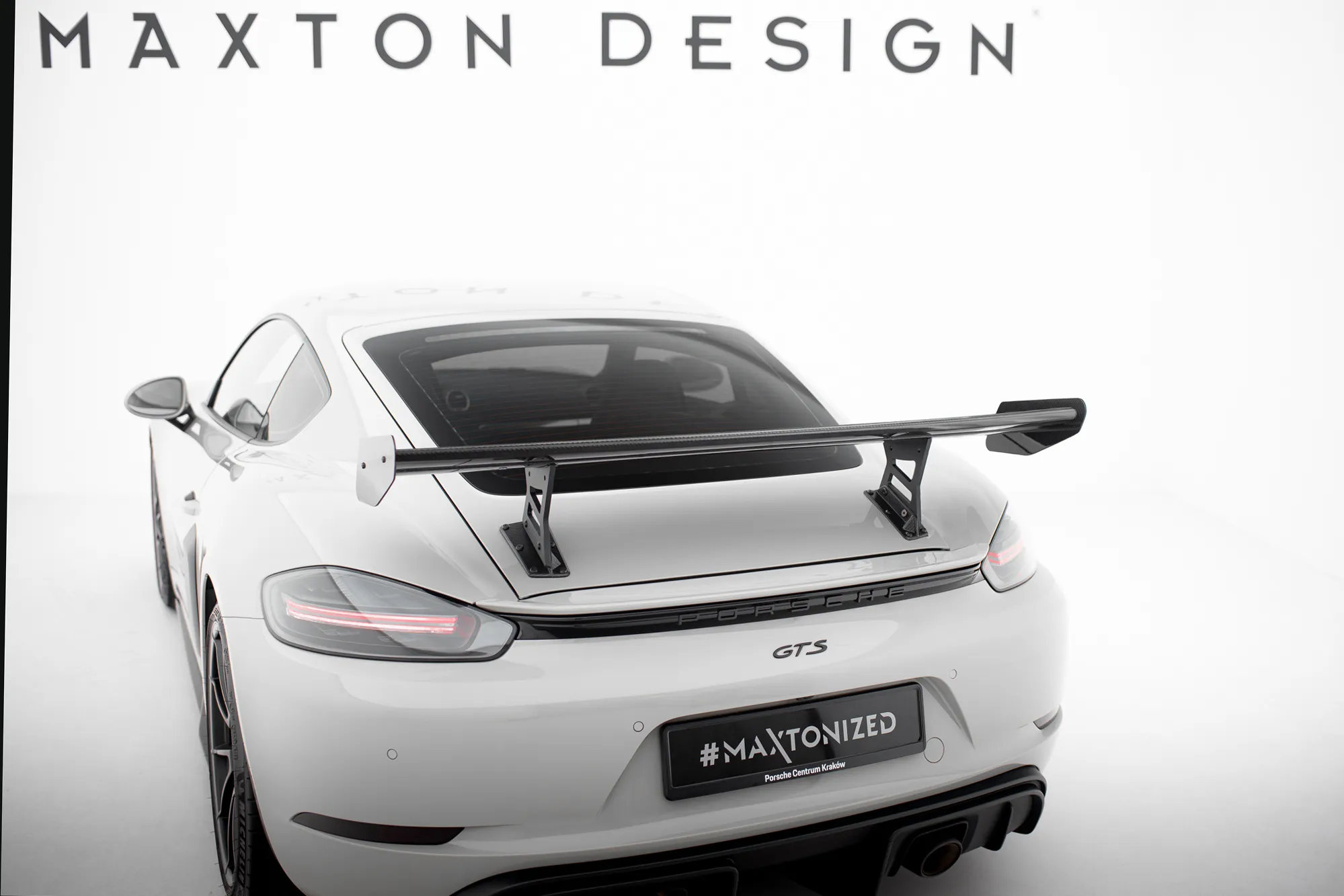 Hekkspoiler V.1 med indre bøyler Porsche Cayman 2016 - 2026 | Carbon Fiber Edition