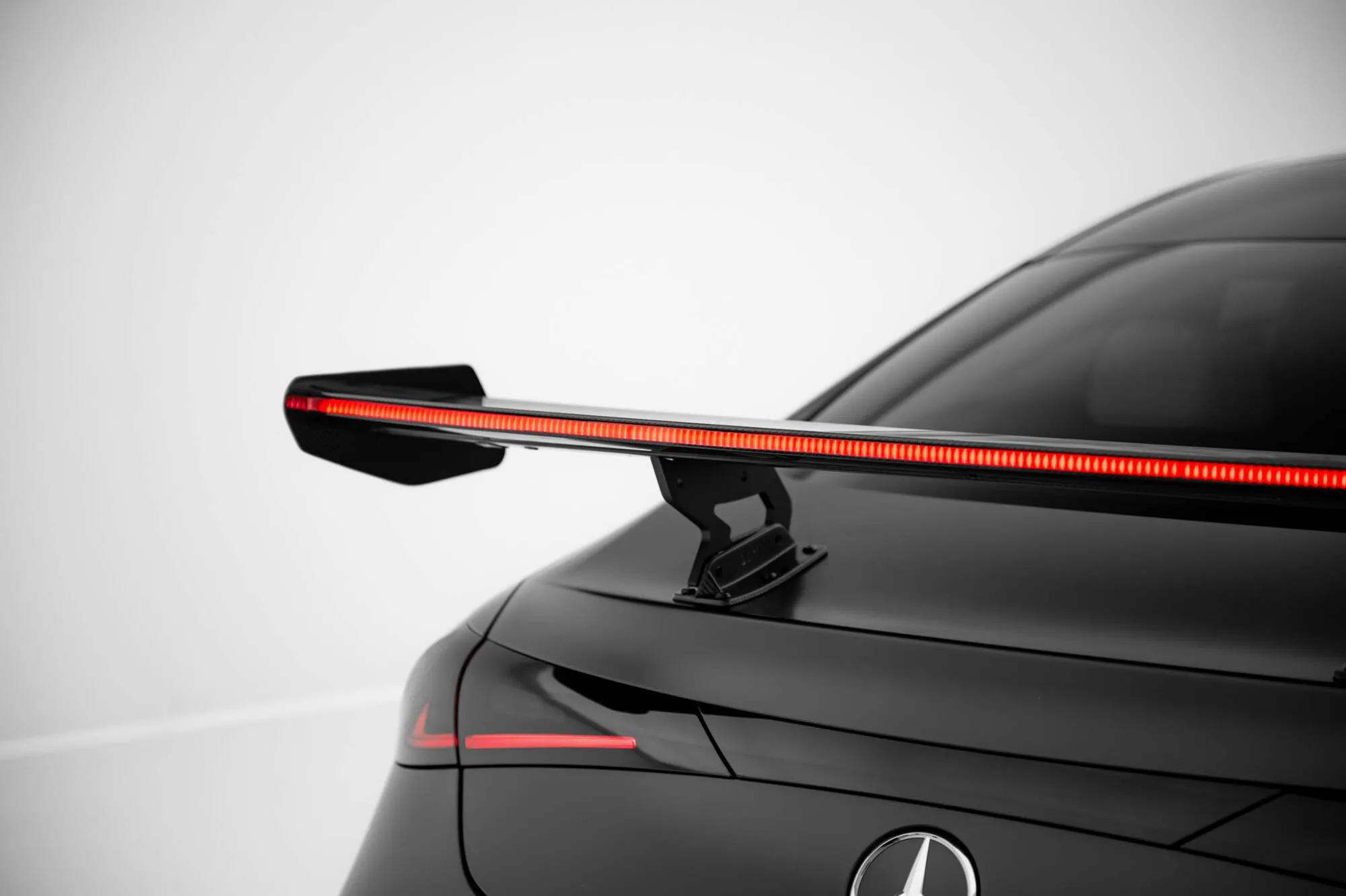 Hekkspoiler V.1 med LED Mercedes-Benz Cle (C236) 2023-2026 | Carbon Fiber Edition – bilde 10
