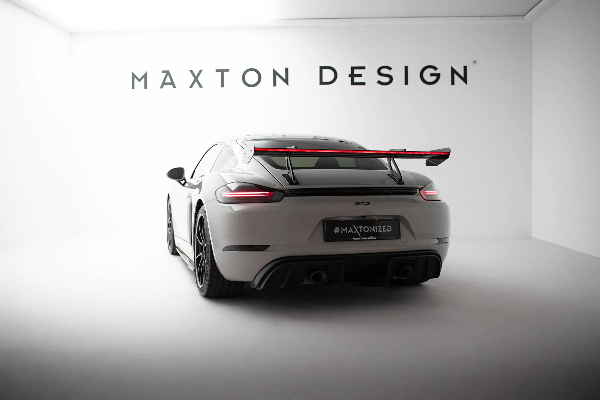 Hekkspoiler V.1 med svanehals med LED Porsche Cayman 2016-2026 | Carbon Fiber Edition – bilde 2