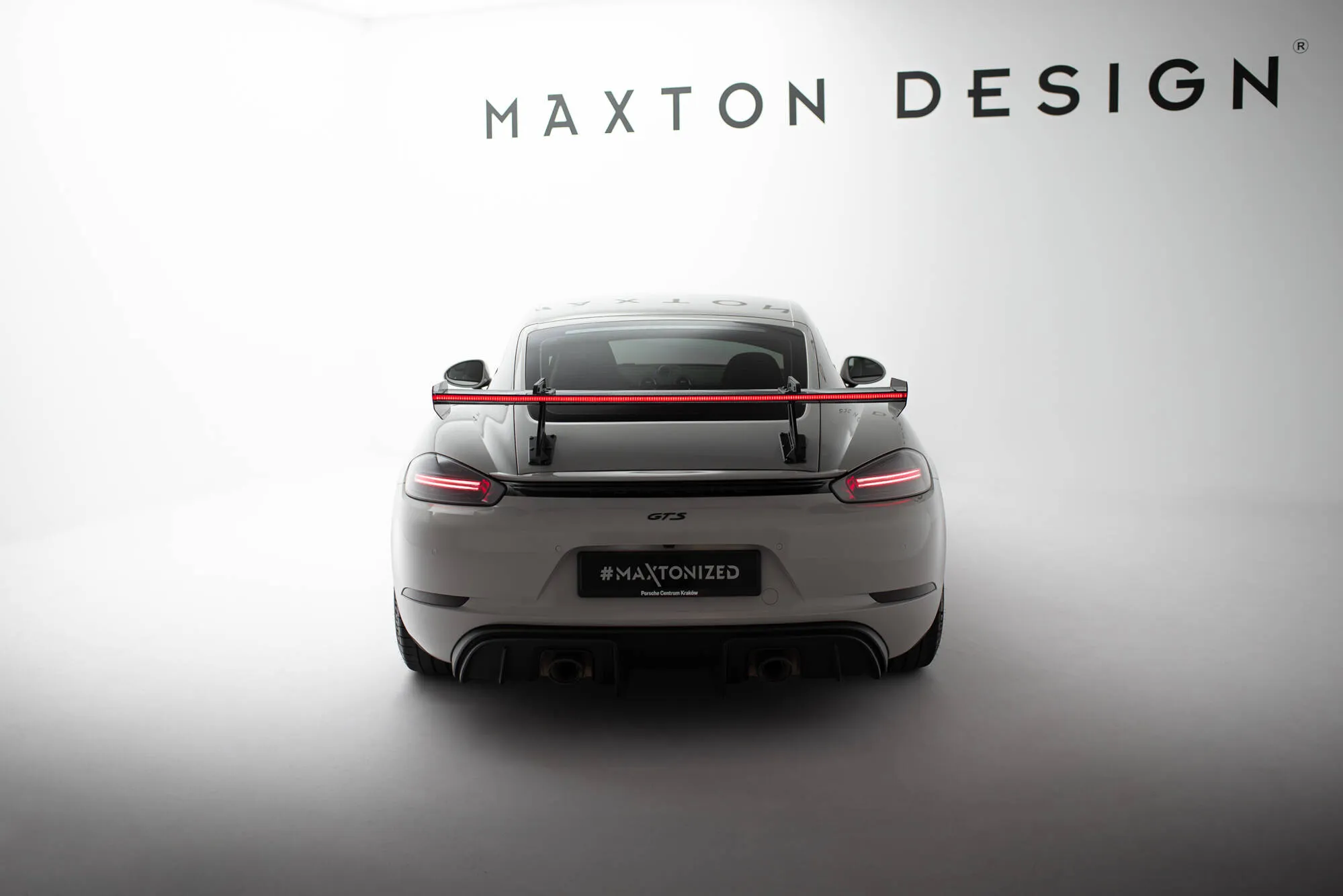 Hekkspoiler V.1 med svanehals med LED Porsche Cayman 2016-2026 | Carbon Fiber Edition – bilde 3