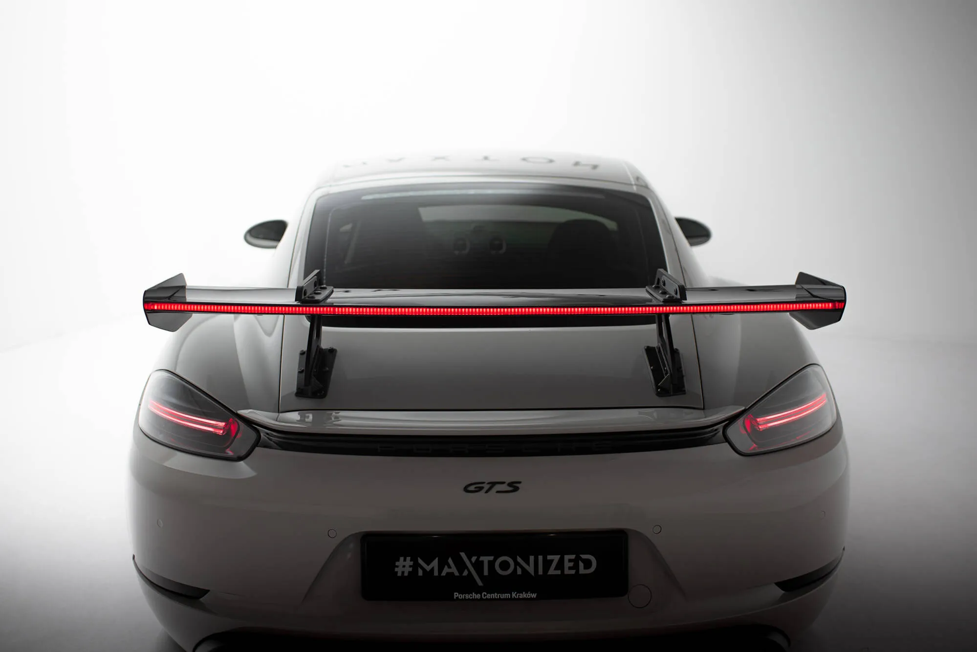 Hekkspoiler V.1 med svanehals med LED Porsche Cayman 2016-2026 | Carbon Fiber Edition – bilde 5