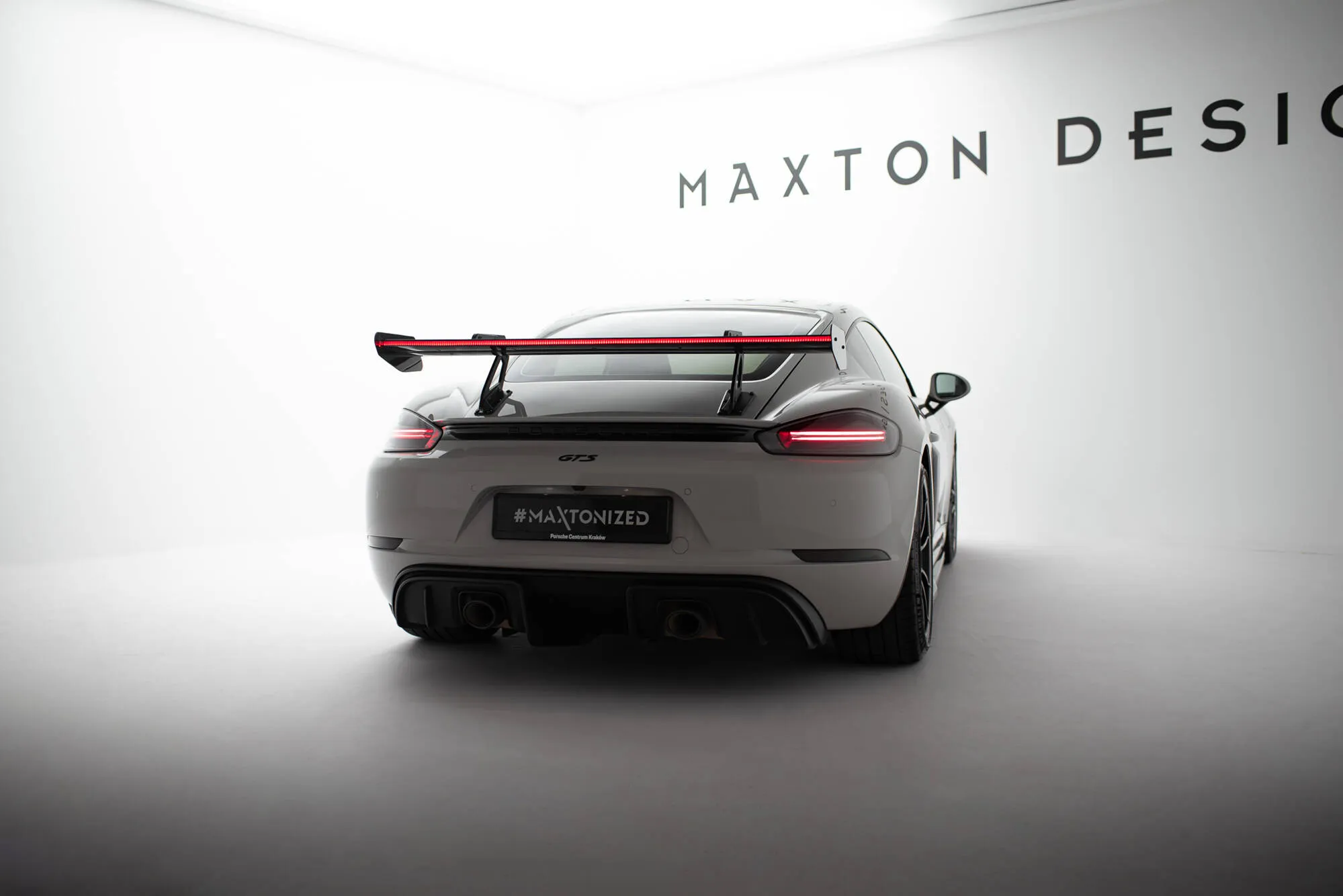 Hekkspoiler V.1 med svanehals med LED Porsche Cayman 2016-2026 | Carbon Fiber Edition – bilde 7