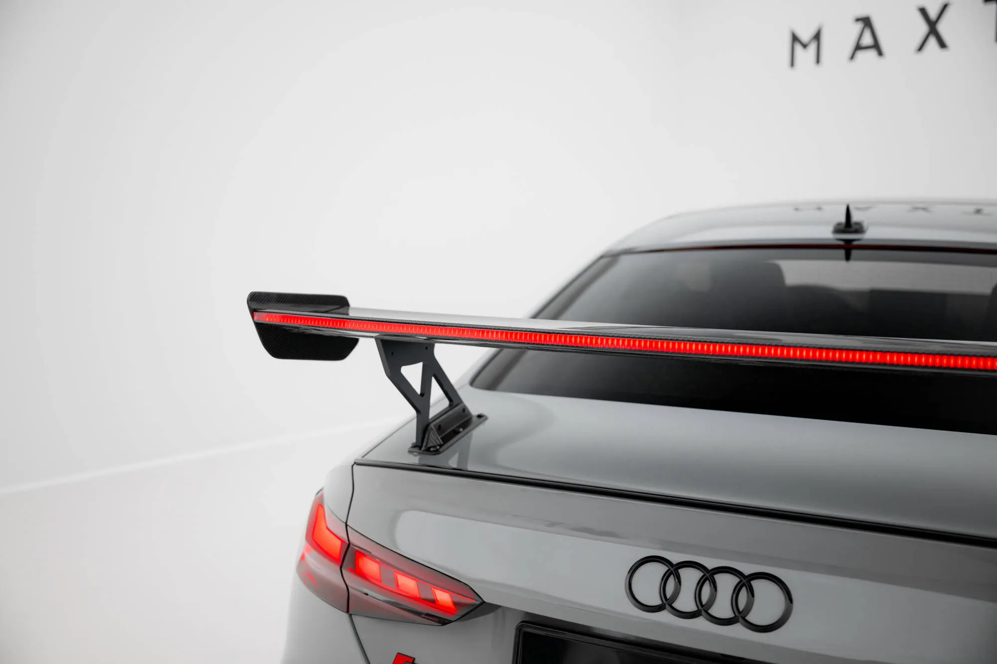 Hekkspoiler V.1 med ytre bøyler med LED Audi A5 (F5 Facelift) 2019-2024 | Carbon Fiber Edition – bilde 6