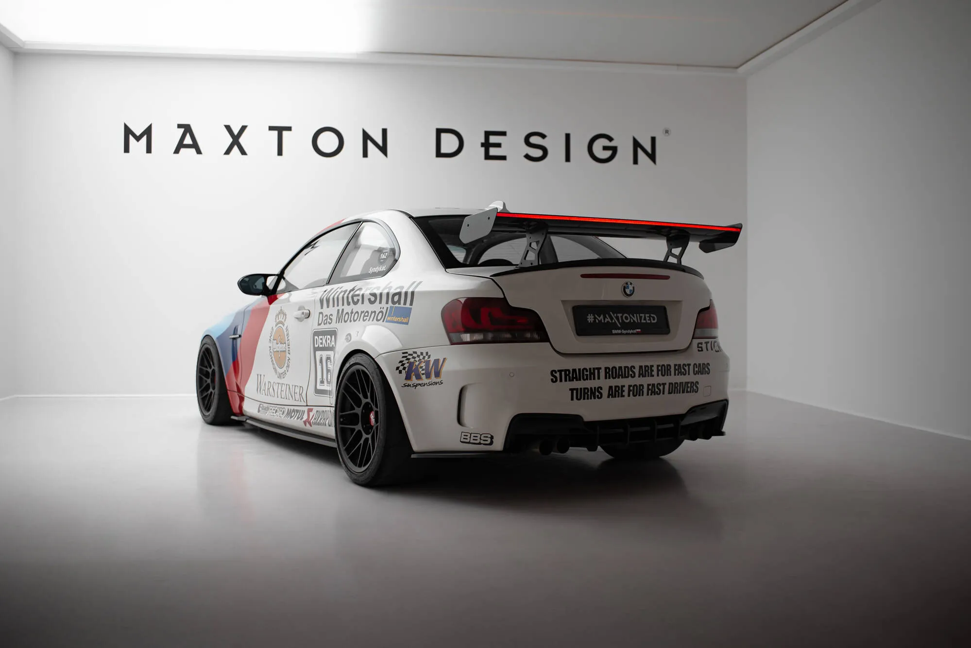 Hekkspoiler V.2 med indre bøyler med LED BMW 1 (E81) 2007 - 2012 | Carbon Fiber Edition – bilde 2