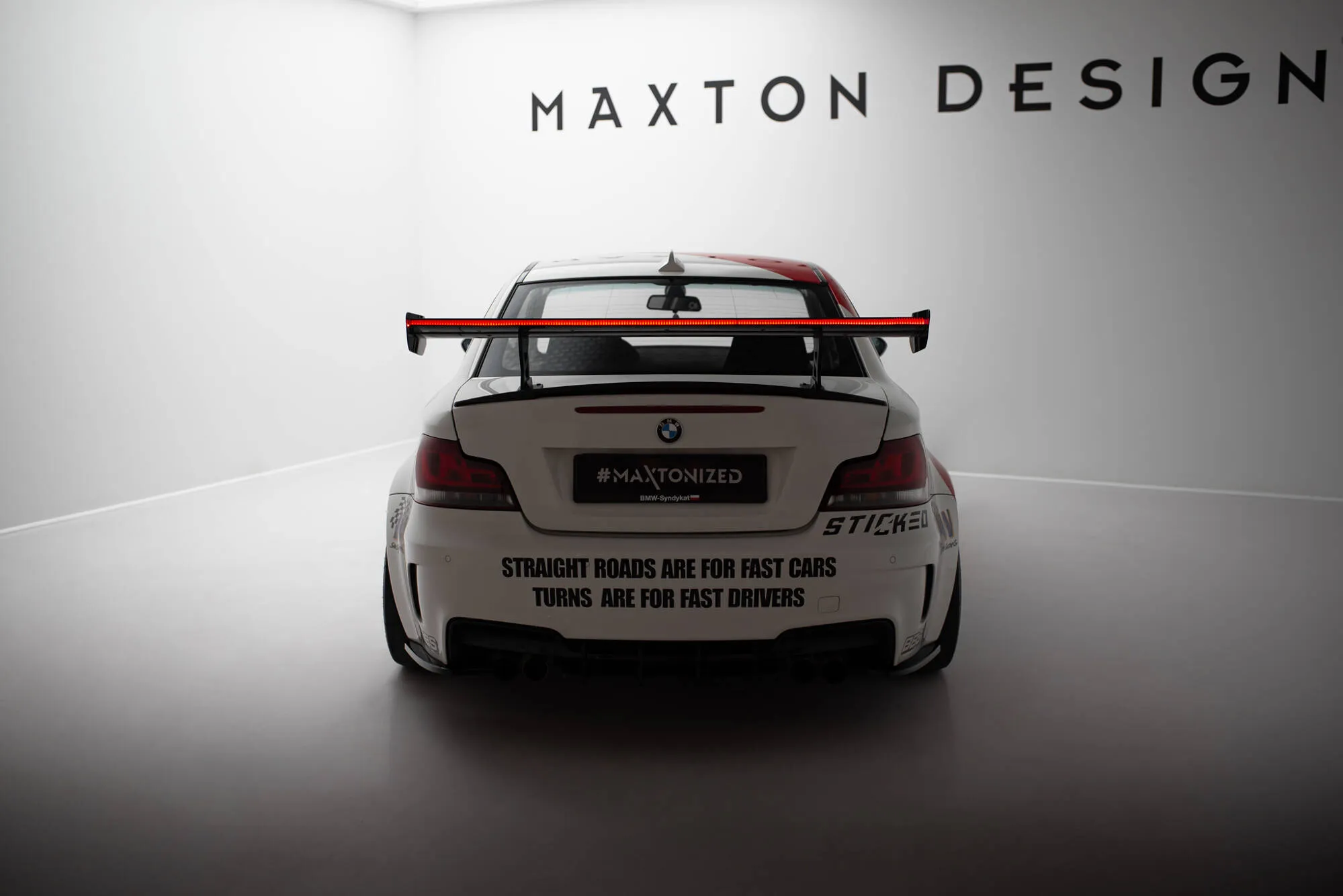 Hekkspoiler V.2 med indre bøyler med LED BMW 1 (E81) 2007 - 2012 | Carbon Fiber Edition – bilde 3