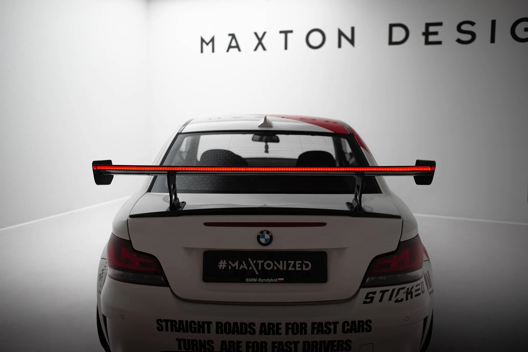 Hekkspoiler V.2 med indre bøyler med LED BMW 1 (E81) 2007 - 2012 | Carbon Fiber Edition – bilde 4