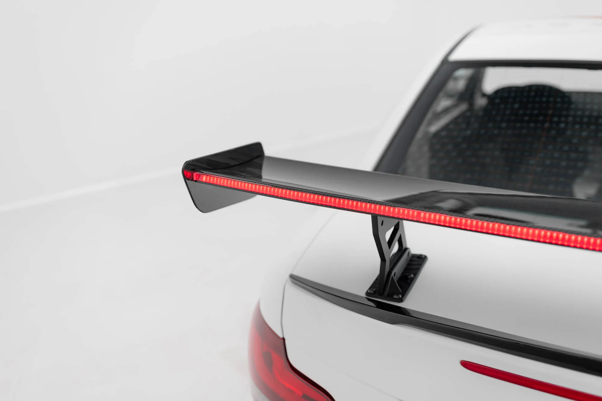 Hekkspoiler V.2 med indre bøyler med LED BMW 1 (E81) 2007 - 2012 | Carbon Fiber Edition – bilde 8