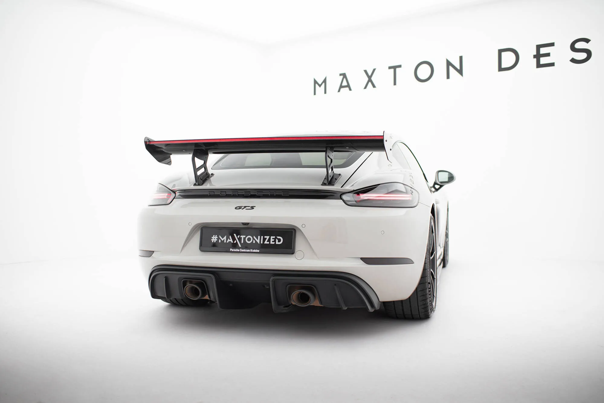 Hekkspoiler V.2 med indre bøyler med LED Porsche Cayman 2016-2026 | Carbon Fiber Edition – bilde 5