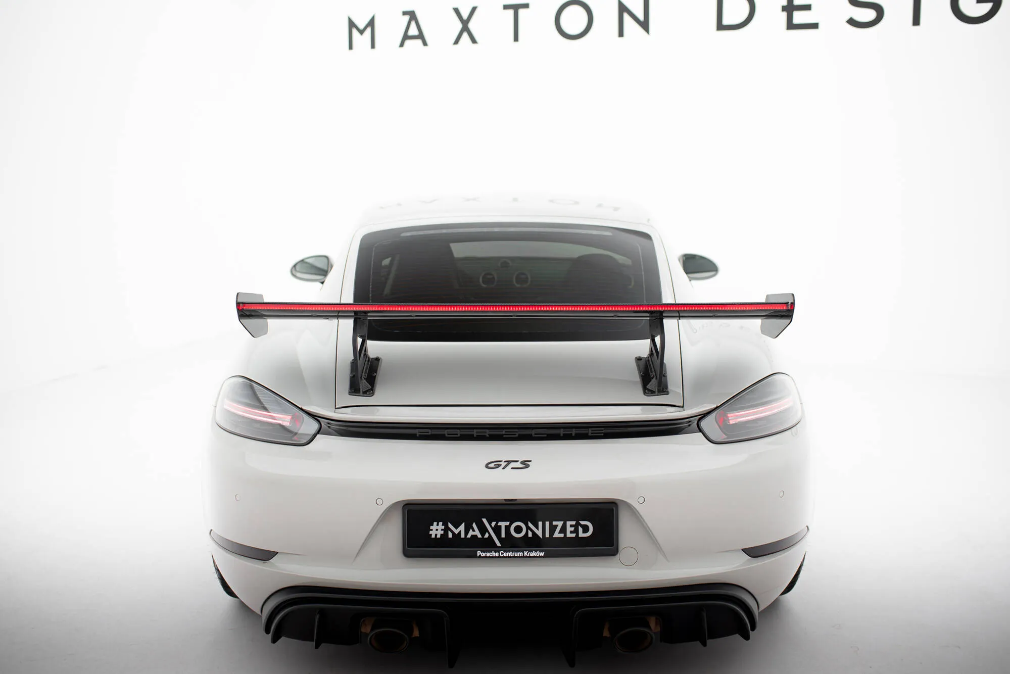 Hekkspoiler V.2 med indre bøyler med LED Porsche Cayman 2016-2026 | Carbon Fiber Edition – bilde 9