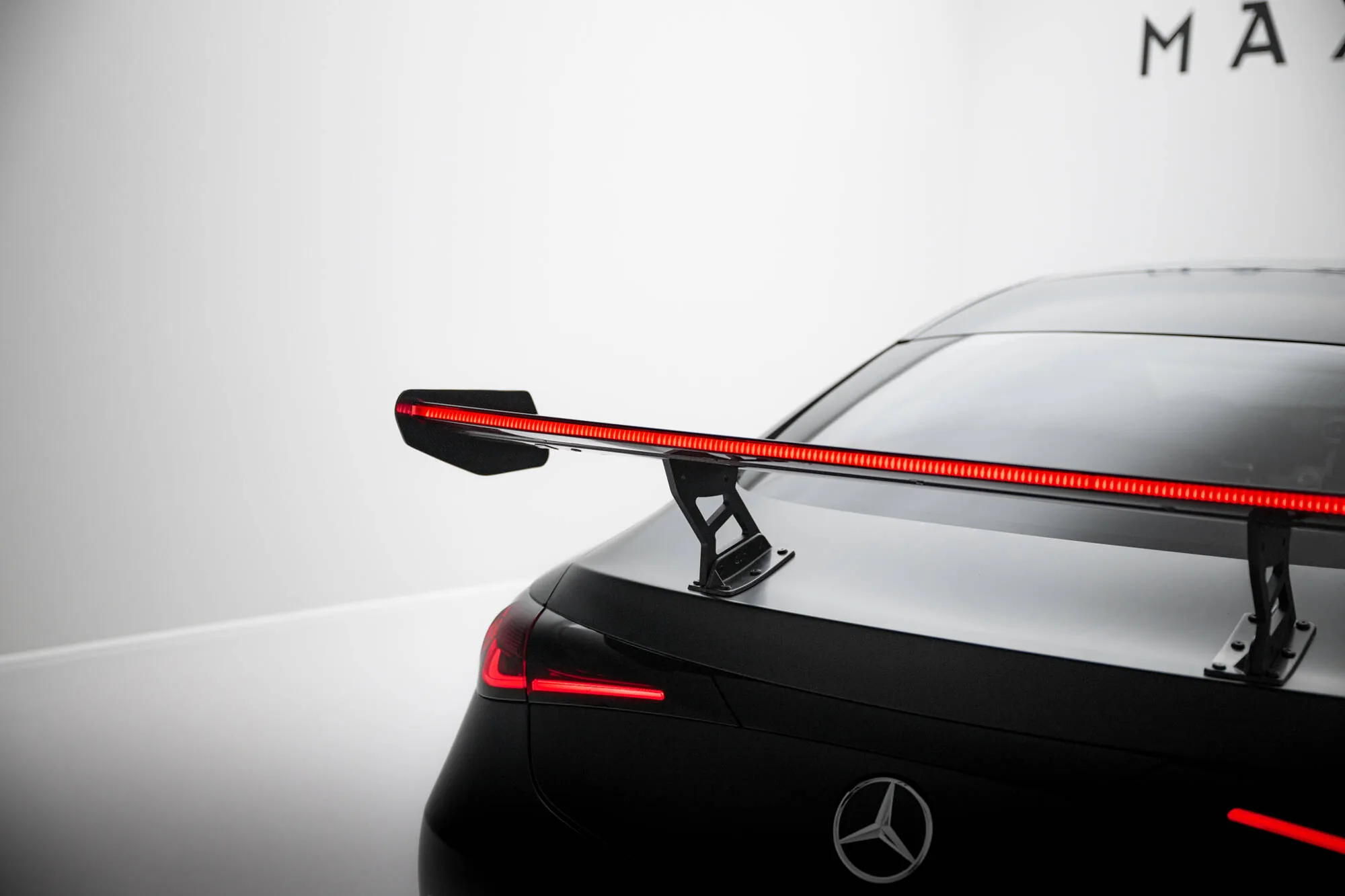 Hekkspoiler V.2 med LED Mercedes-Benz Cle (C236) 2023-2026 | Carbon Fiber Edition – bilde 3