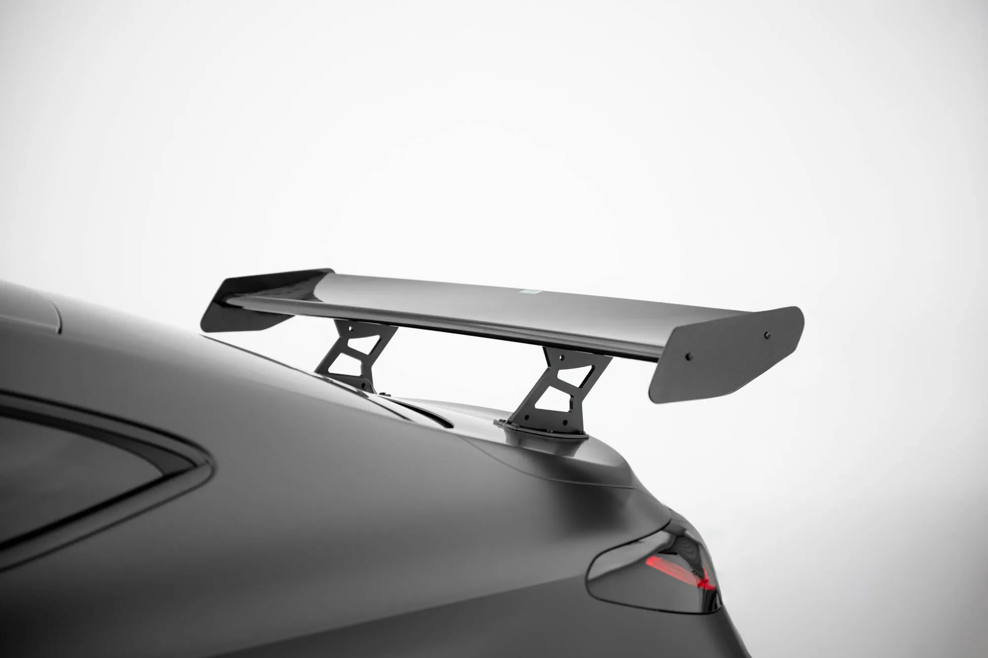 Hekkspoiler V.2 med LED Mercedes-Benz Cle (C236) 2023-2026 | Carbon Fiber Edition – bilde 8