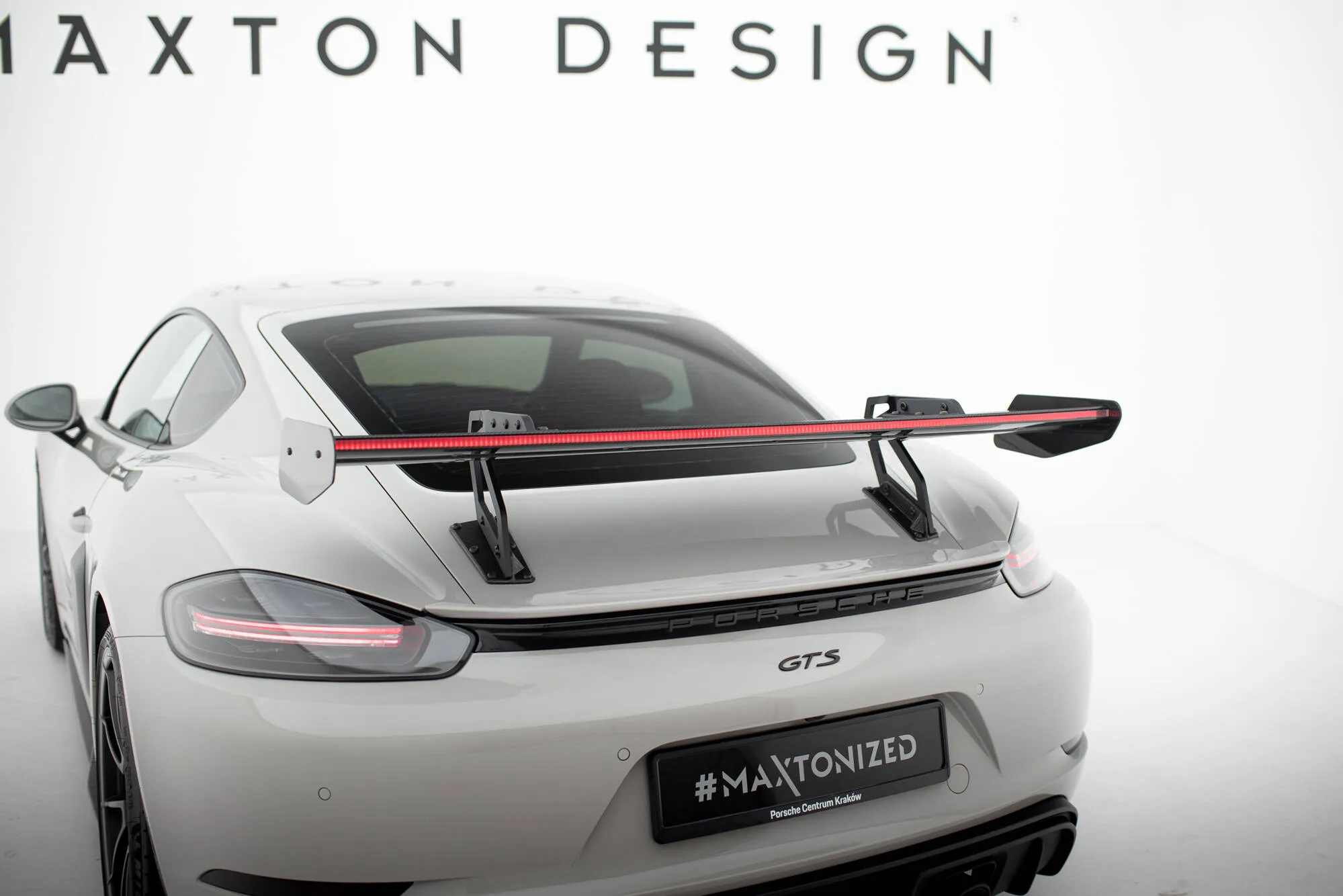 Hekkspoiler V.2 med svanehals med LED Porsche Cayman 2016-2026 | Carbon Fiber Edition – bilde 11