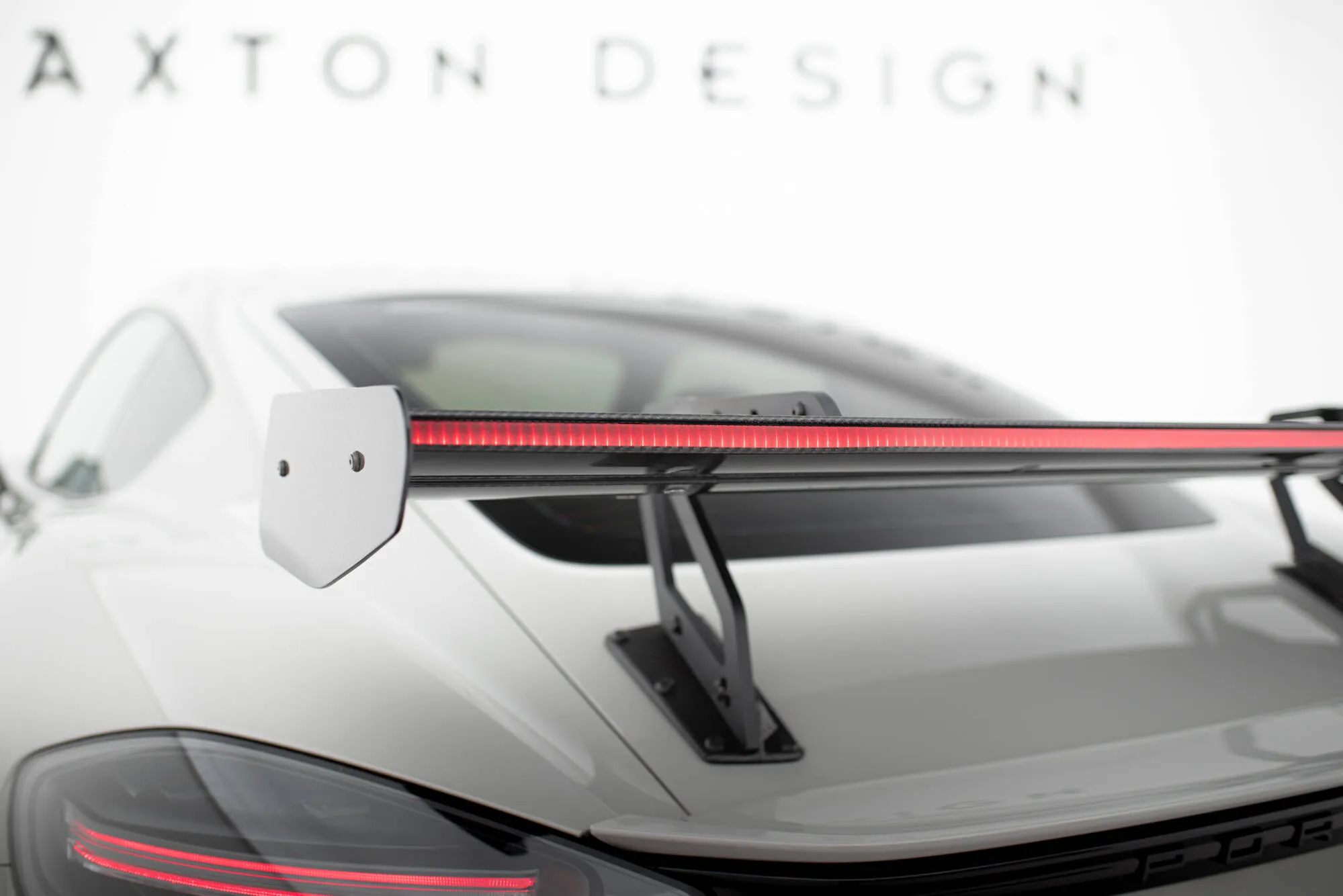 Hekkspoiler V.2 med svanehals med LED Porsche Cayman 2016-2026 | Carbon Fiber Edition – bilde 12