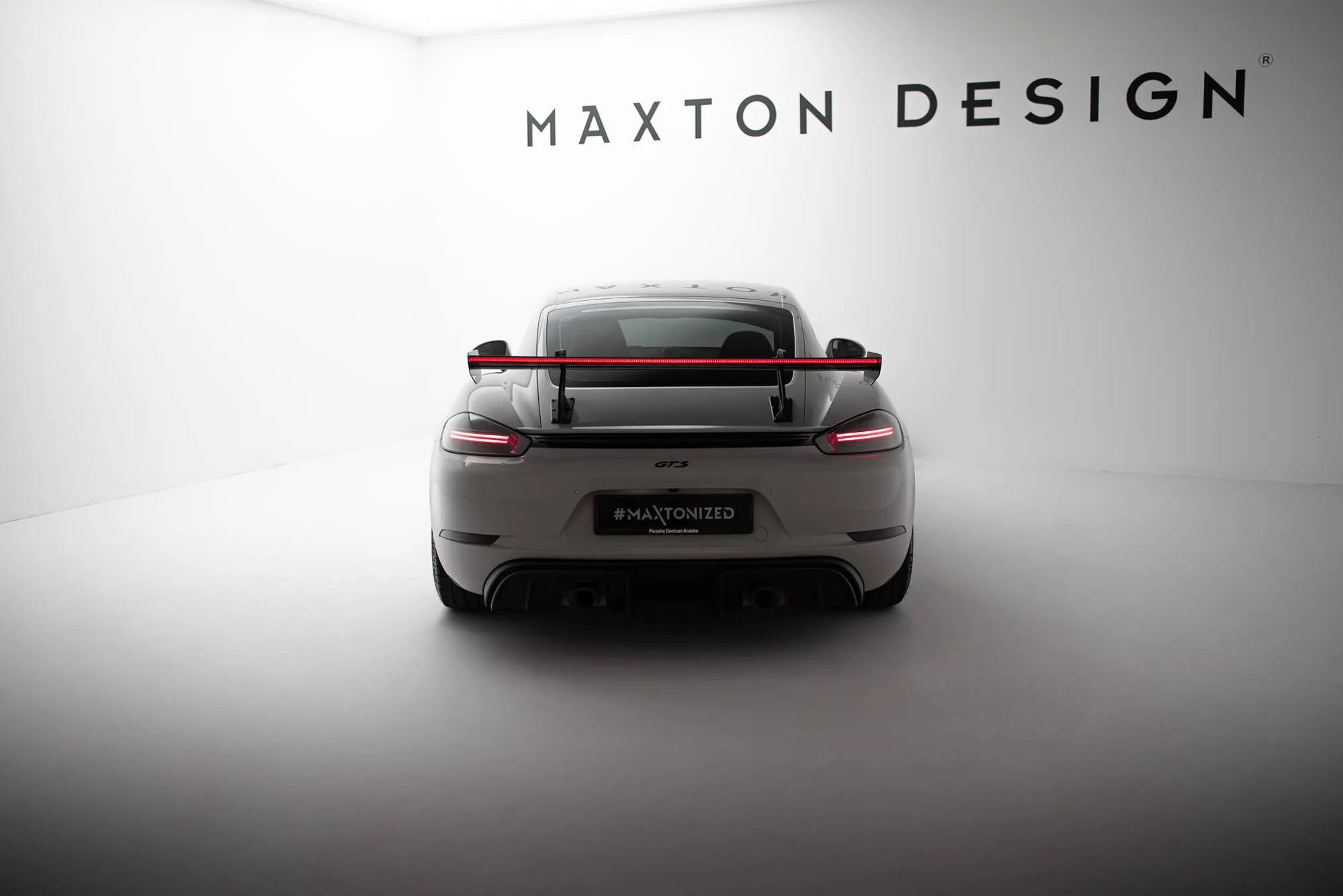 Hekkspoiler V.2 med svanehals med LED Porsche Cayman 2016-2026 | Carbon Fiber Edition – bilde 2