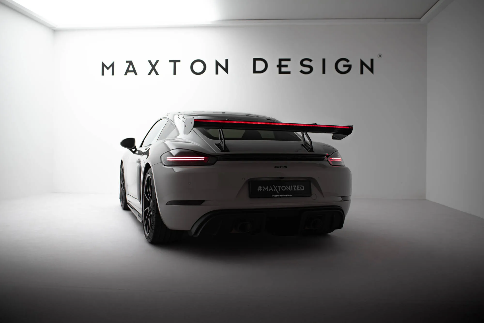 Hekkspoiler V.2 med svanehals med LED Porsche Cayman 2016-2026 | Carbon Fiber Edition – bilde 4