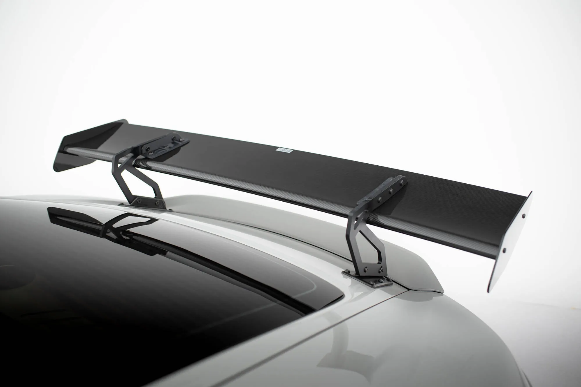 Hekkspoiler V.2 med svanehals med LED Porsche Cayman 2016-2026 | Carbon Fiber Edition – bilde 6