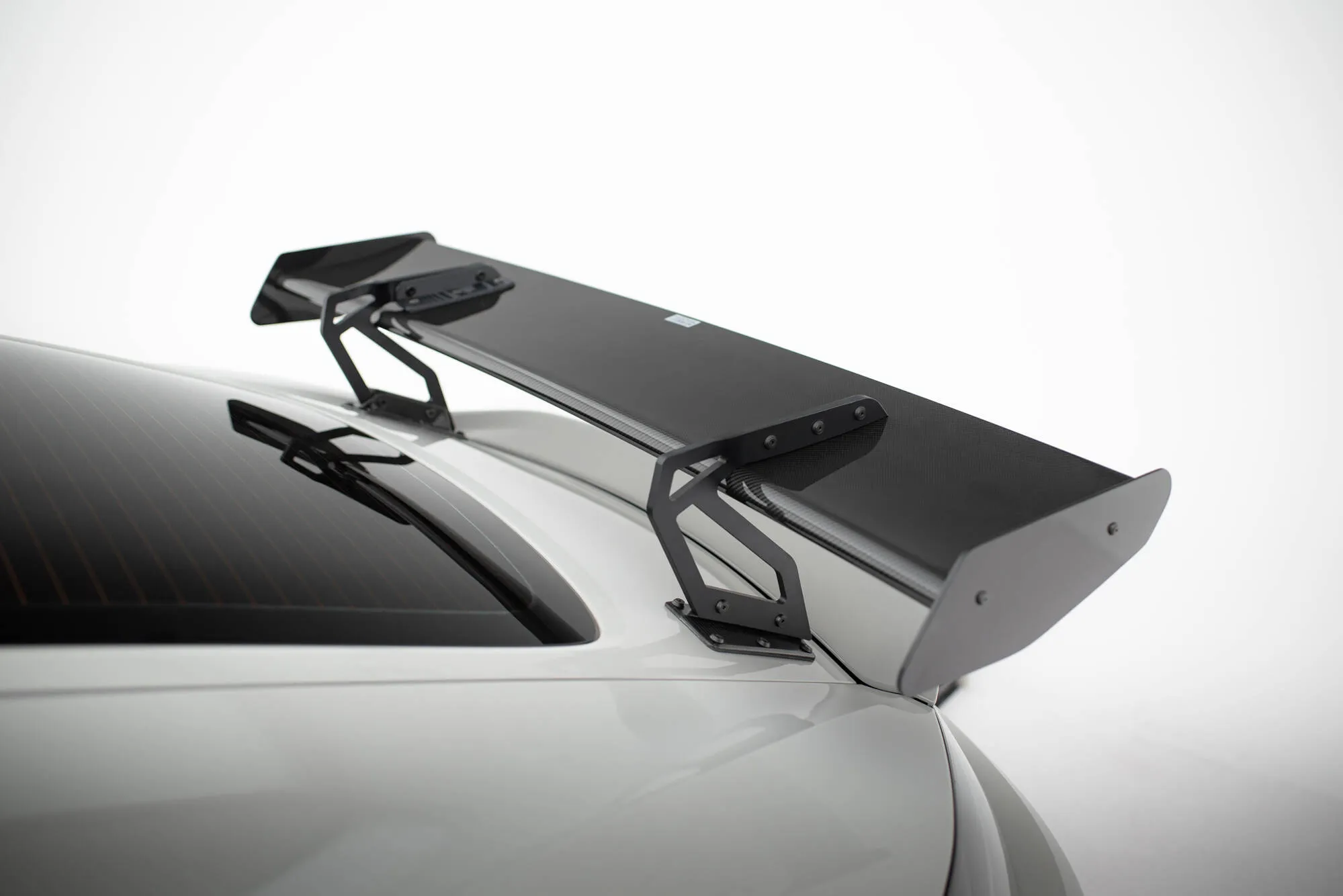 Hekkspoiler V.2 med svanehals med LED Porsche Cayman 2016-2026 | Carbon Fiber Edition – bilde 7