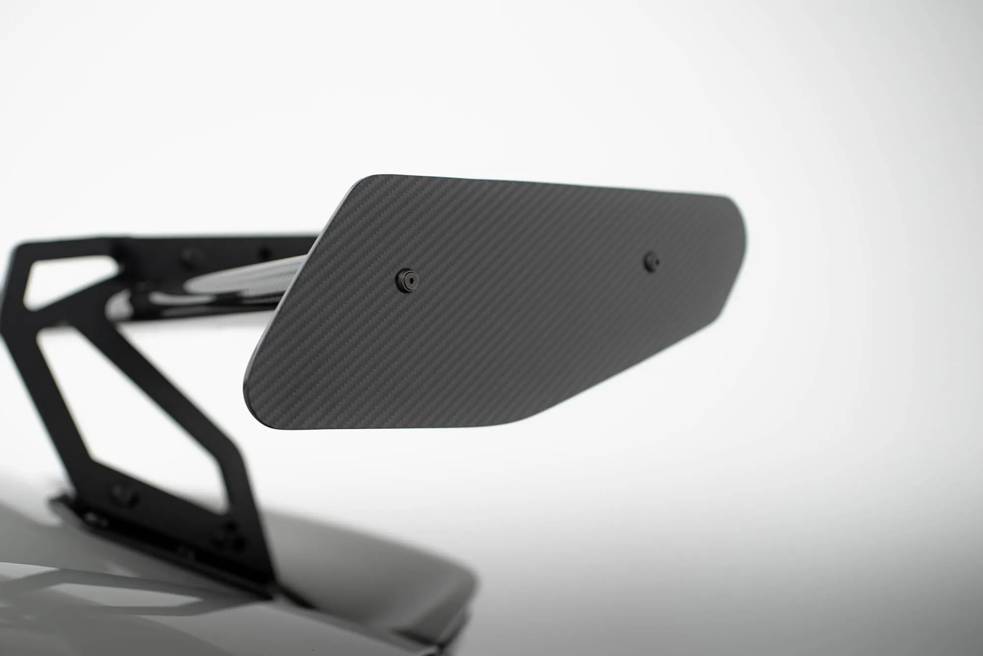 Hekkspoiler V.2 med svanehals med LED Porsche Cayman 2016-2026 | Carbon Fiber Edition – bilde 8